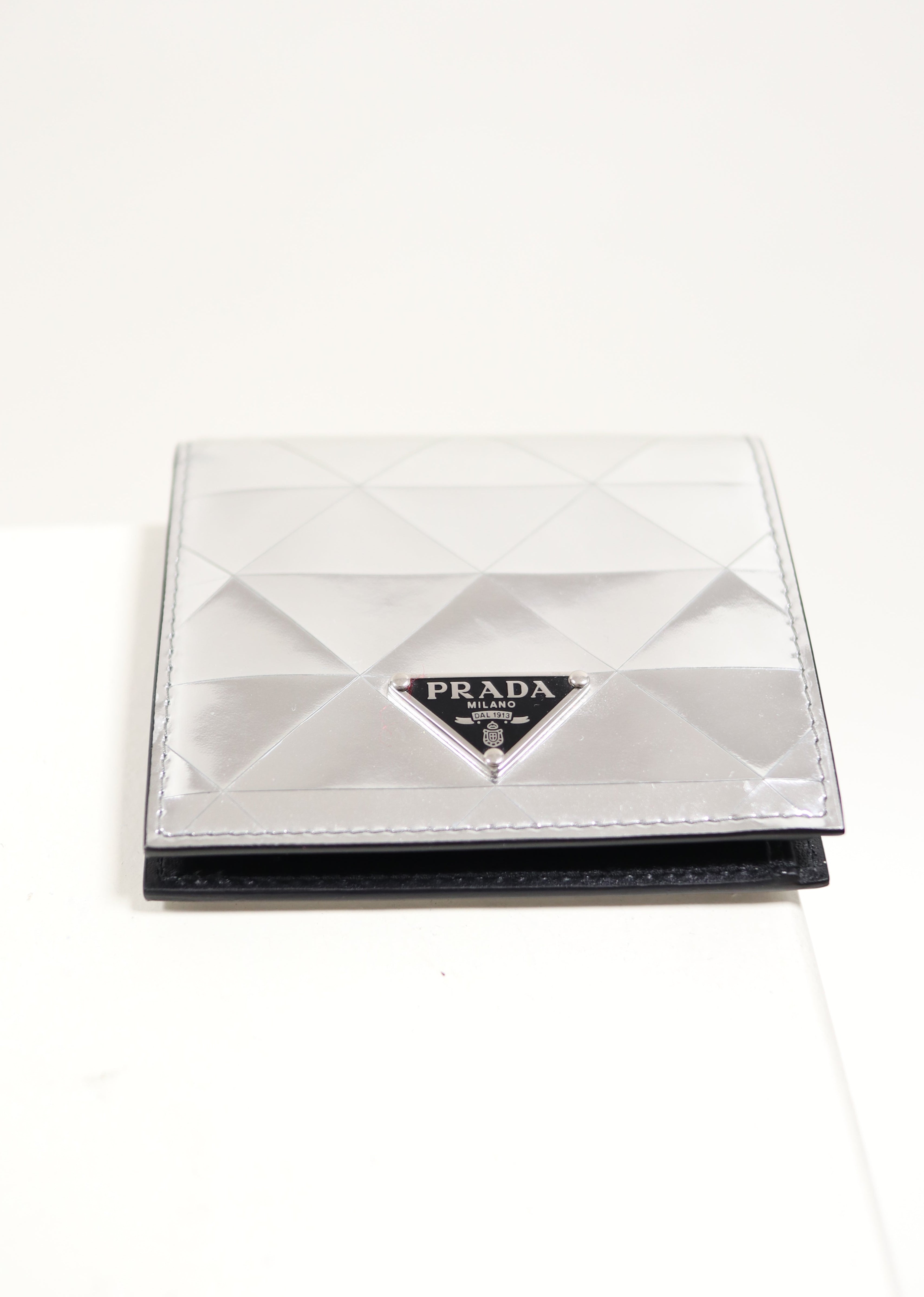 Prada Bifold Wallet Second Hand – Dear Berlin