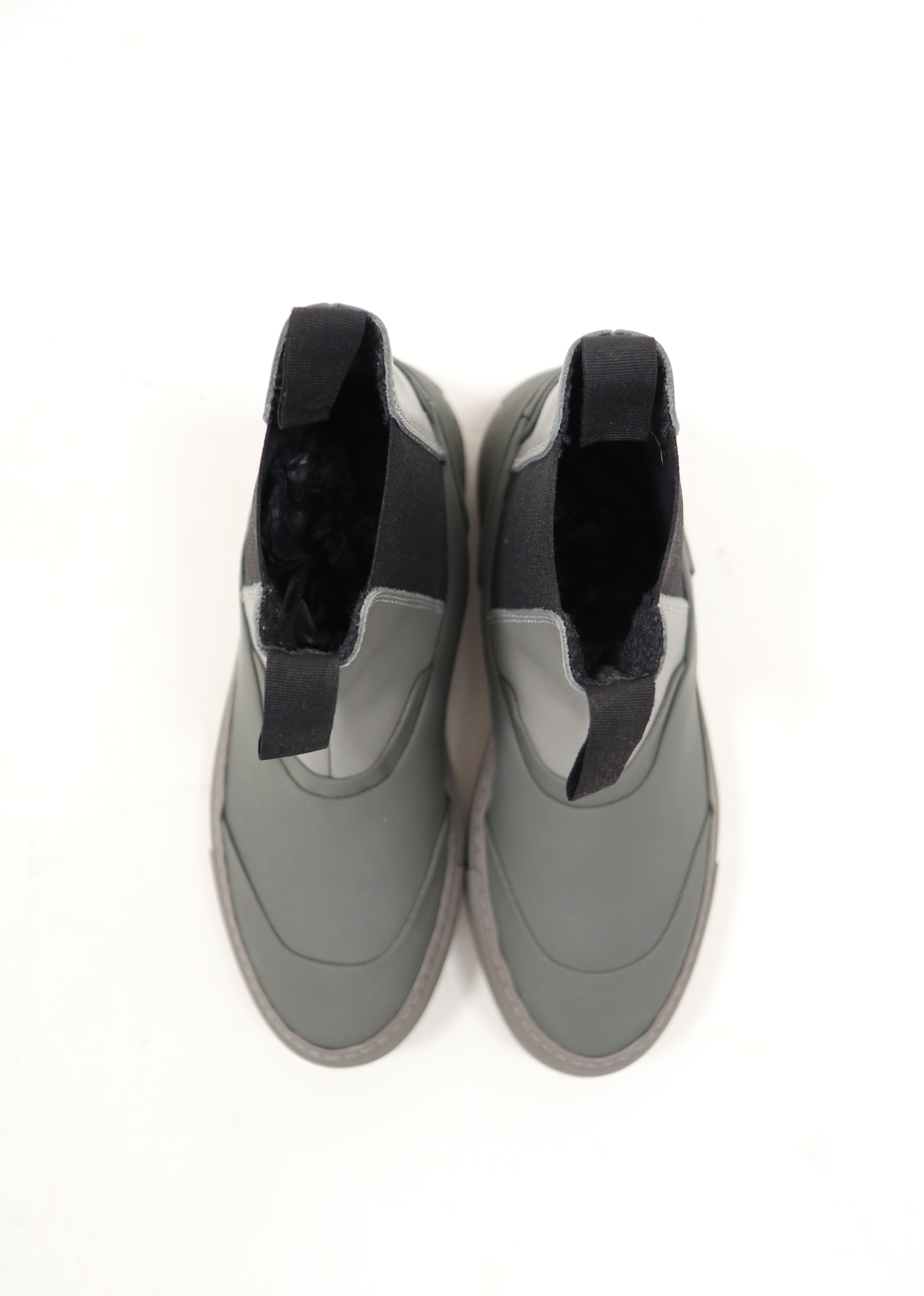 COMMON PROJECTS Chelsea Boots