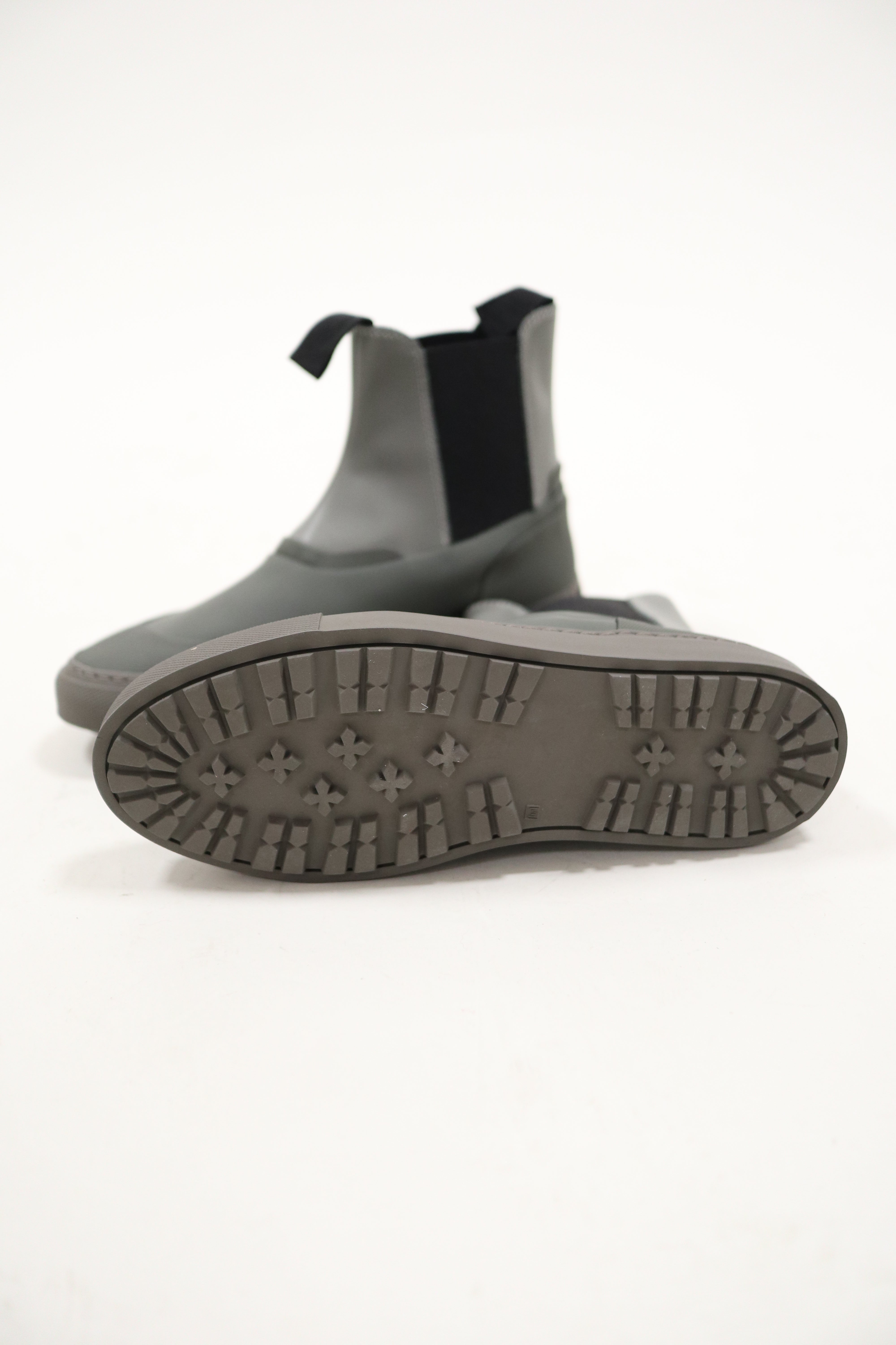 COMMON PROJECTS Chelsea Boots