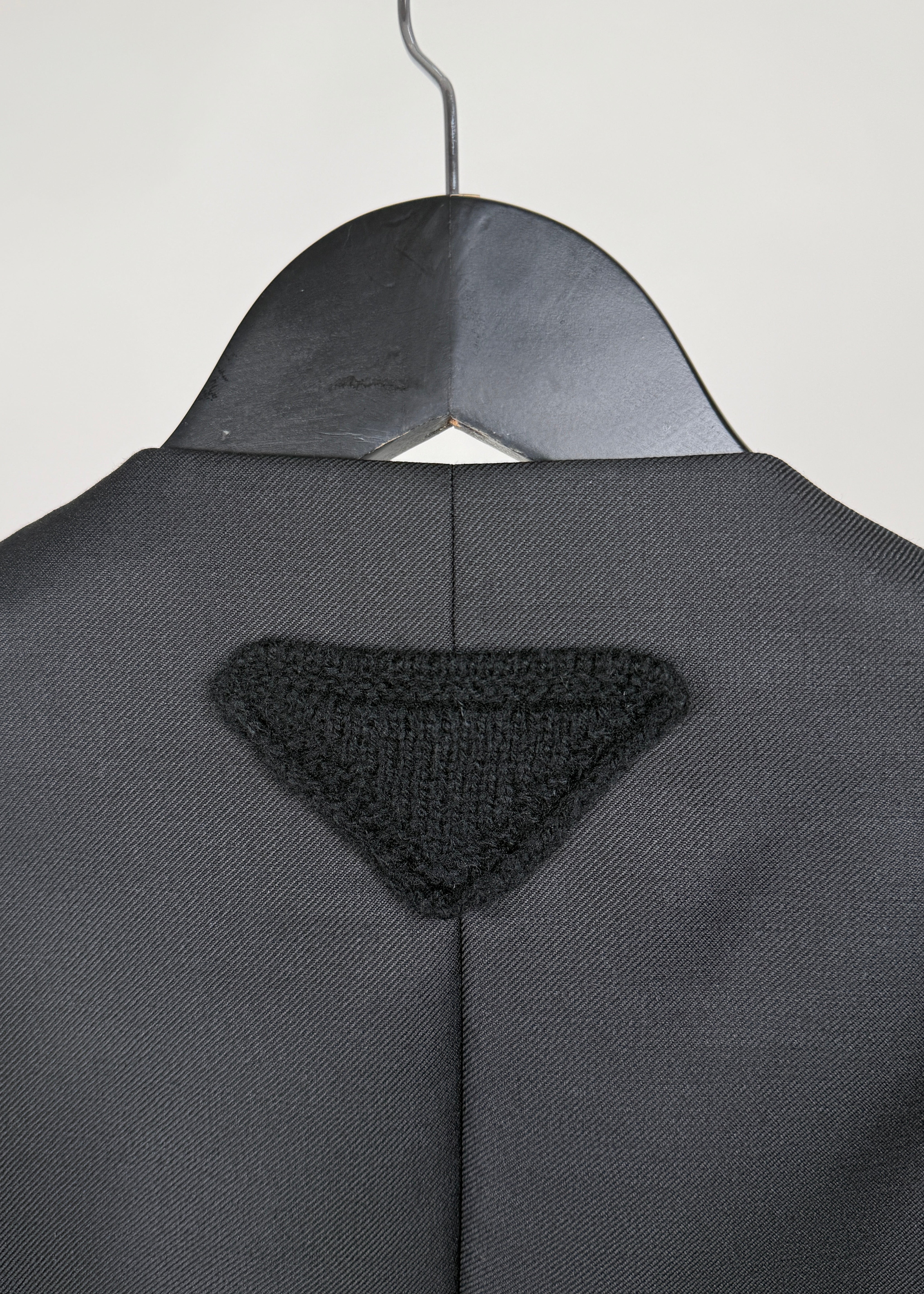 Prada Blazer mit Triangle -Logo - Schwarz Second Hand – Dear Berlin