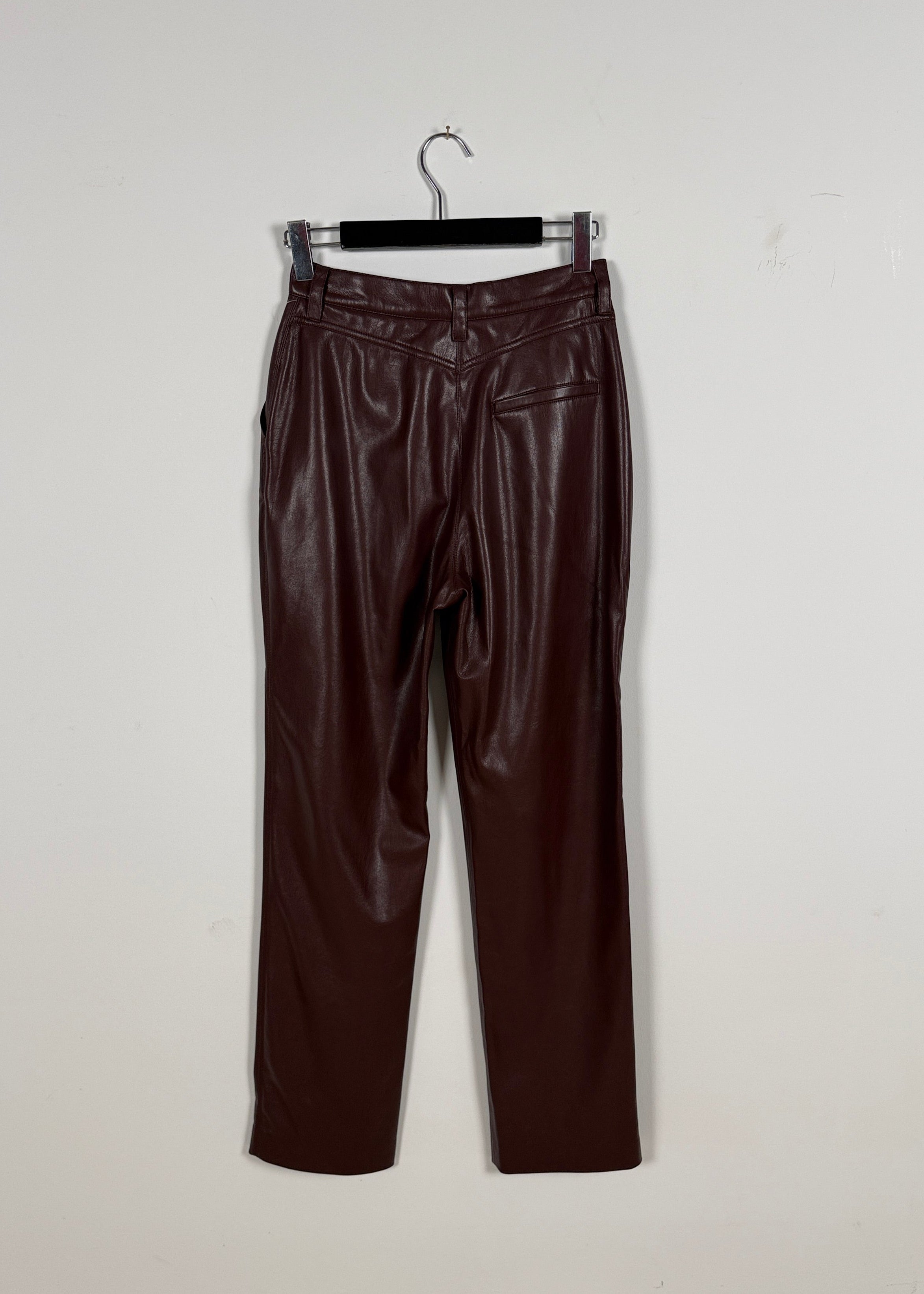 Nanushka Kastanienbraune Hose mit geradem Bein und Ziernähten Second Hand – Dear Berlin