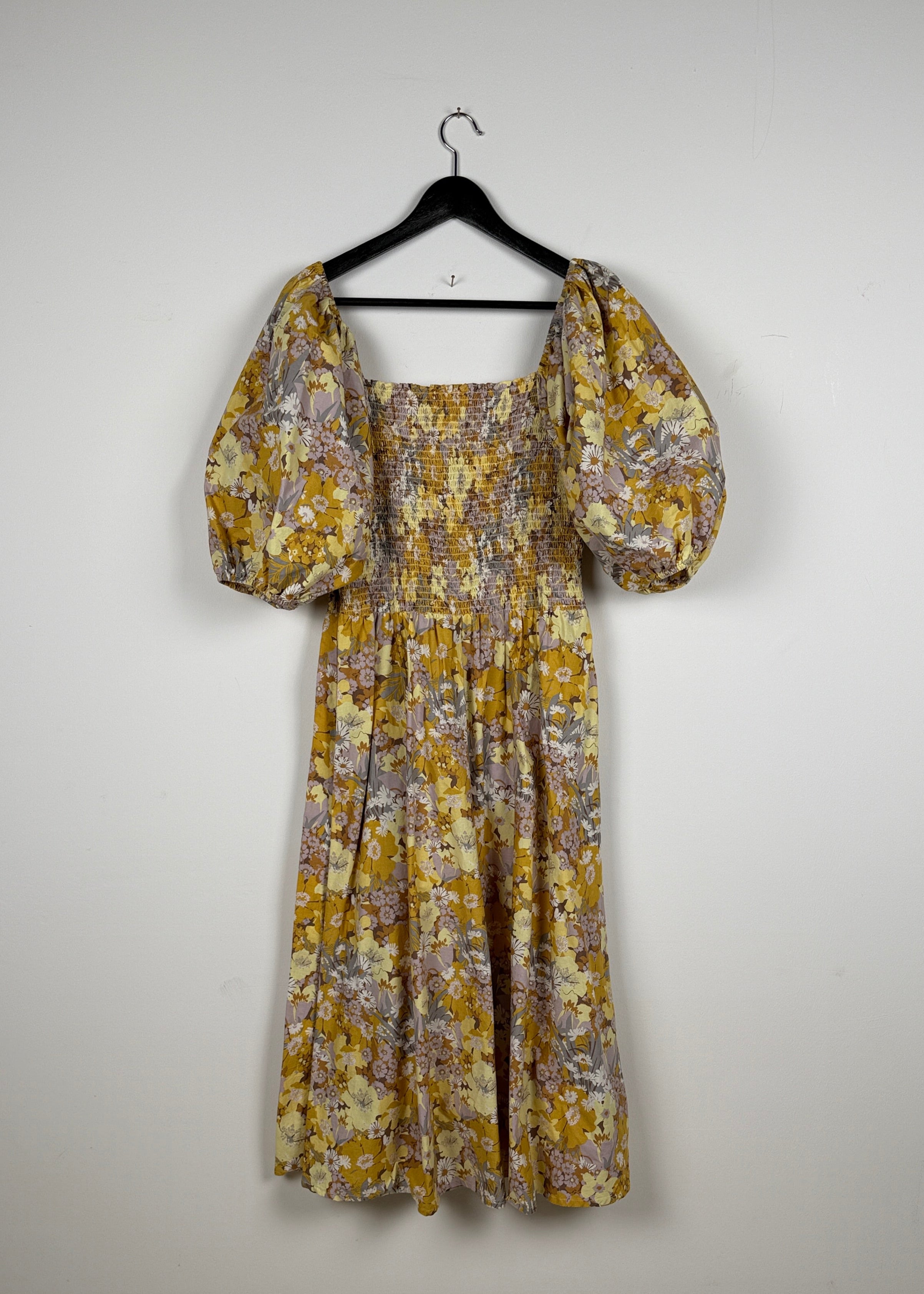 Stella Nova Gesmoktes Midikleid mit Puffärmeln Second Hand – Dear Berlin