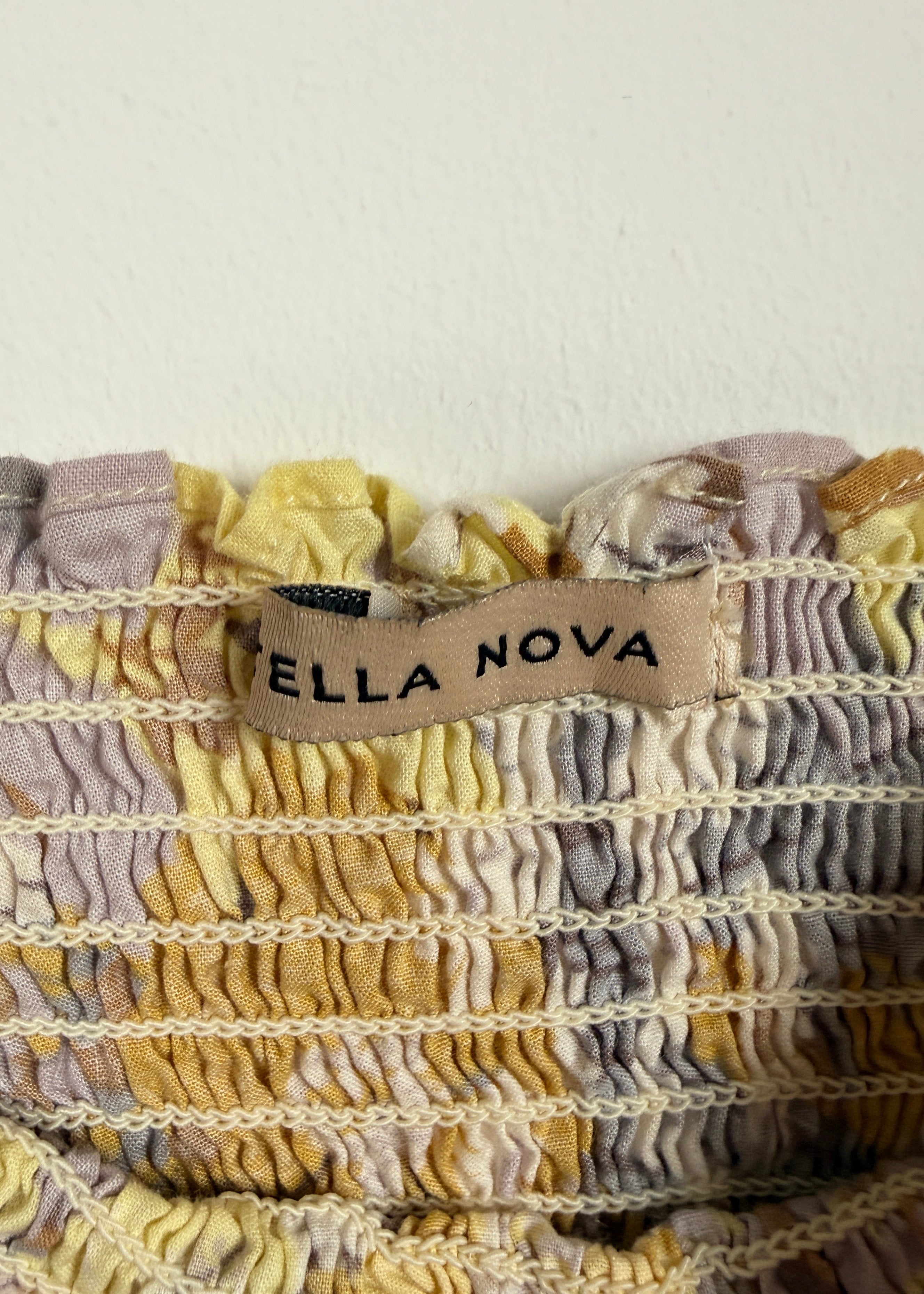 Stella Nova Gesmoktes Midikleid mit Puffärmeln Second Hand – Dear Berlin
