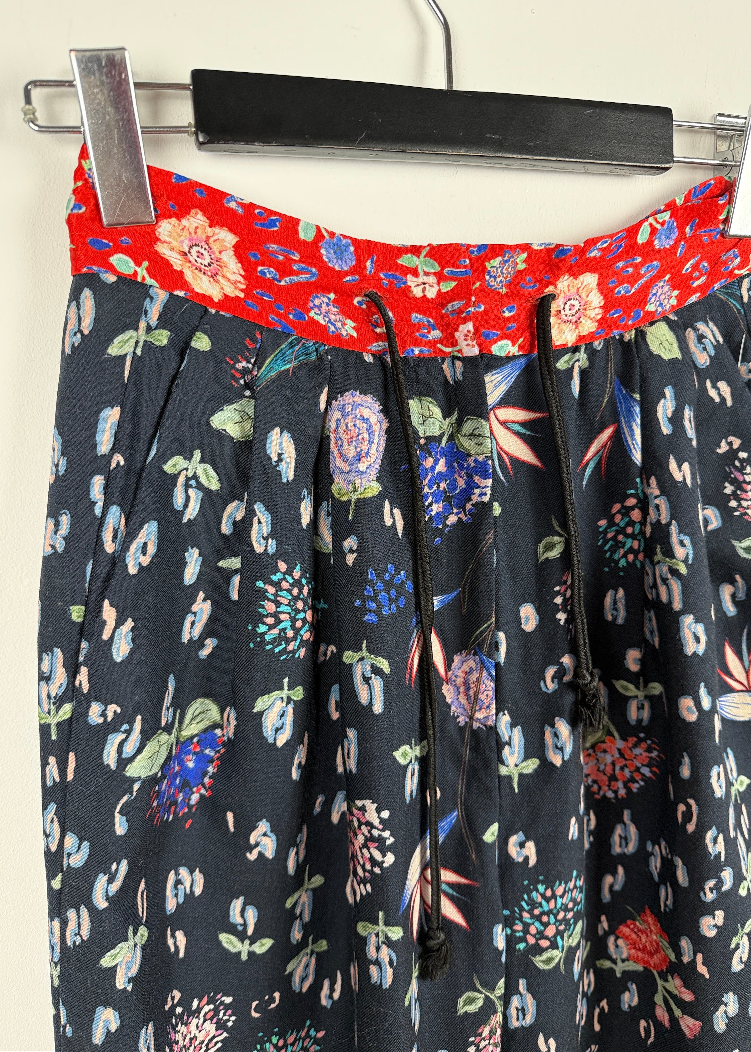 FORTE FORTE Feine Sommerhose mit Millefleur Muster Second Hand – Dear Berlin