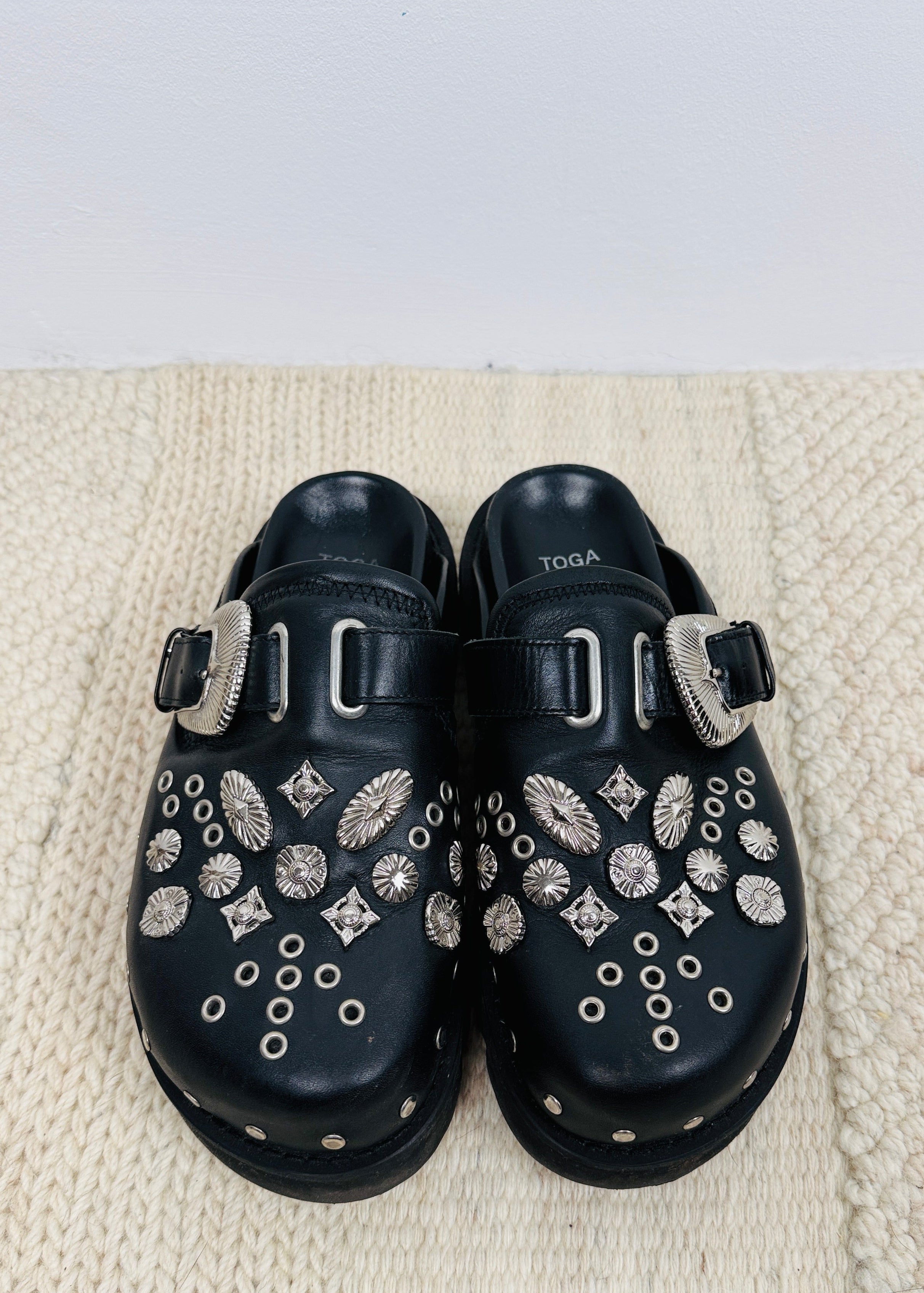 Toga Lederpantolette mit Nieten Second Hand – Dear Berlin