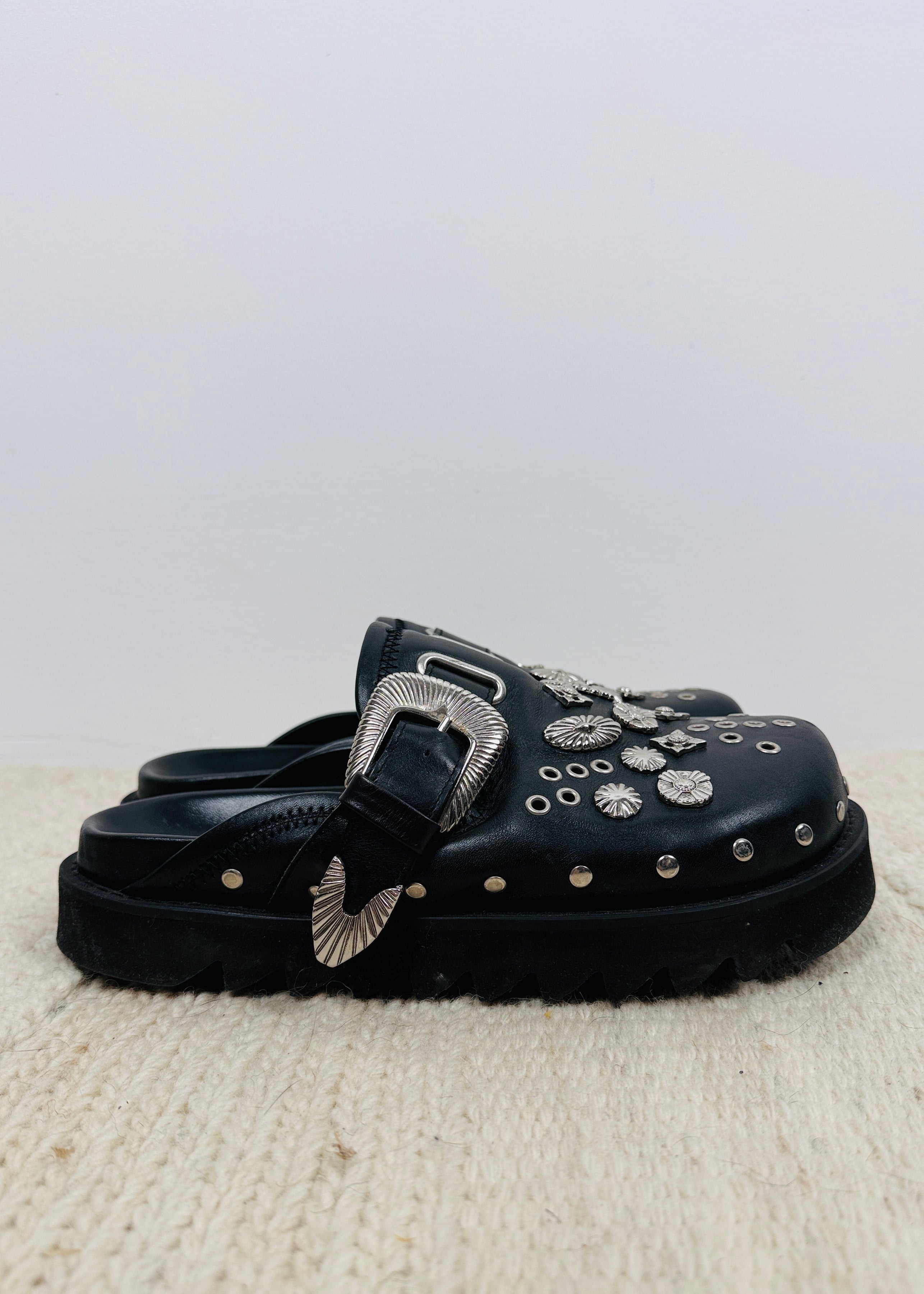 Toga Lederpantolette mit Nieten Second Hand – Dear Berlin