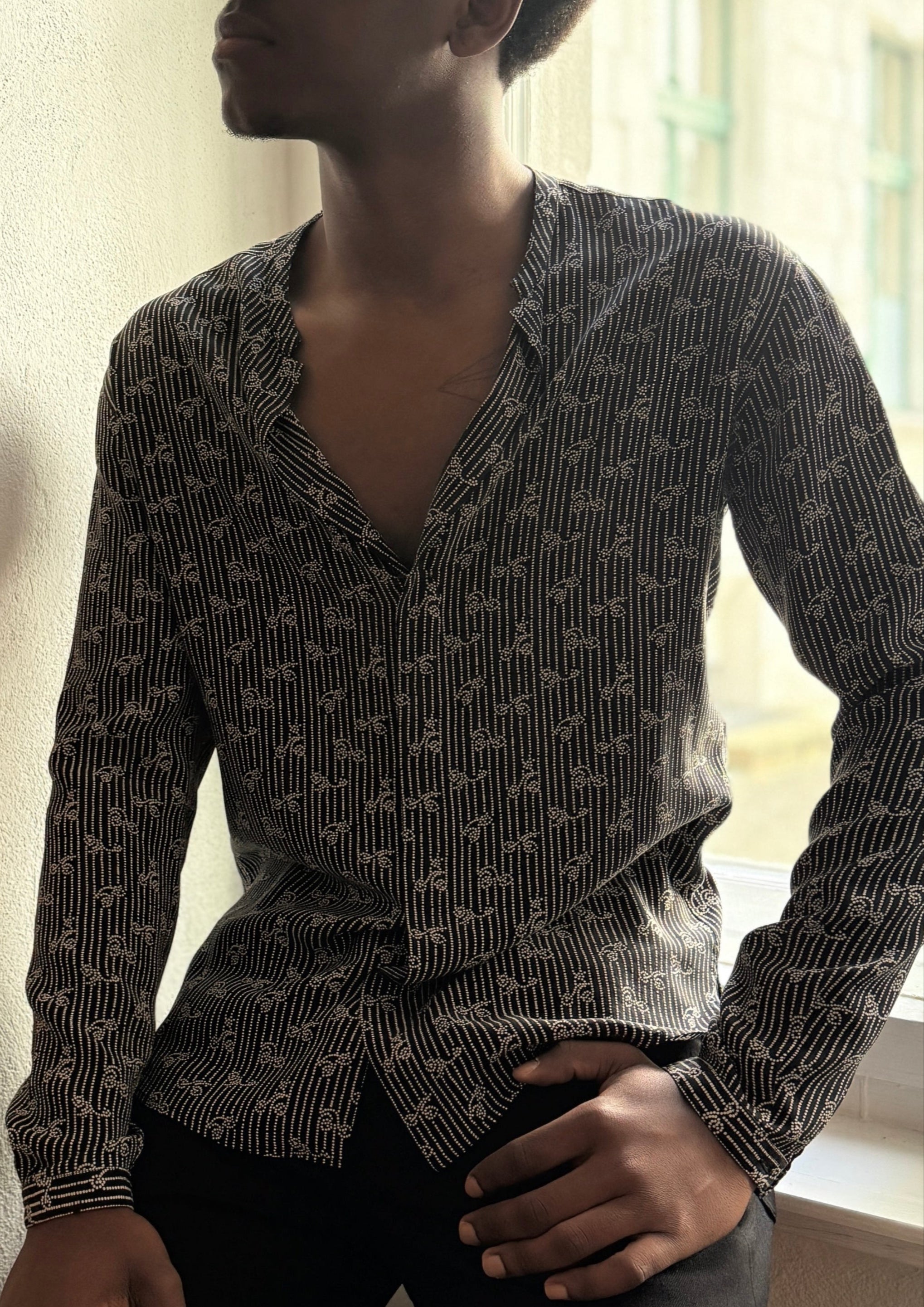 Saint Laurent Seidenhemd mit Ausschnitt Second Hand – Dear Berlin