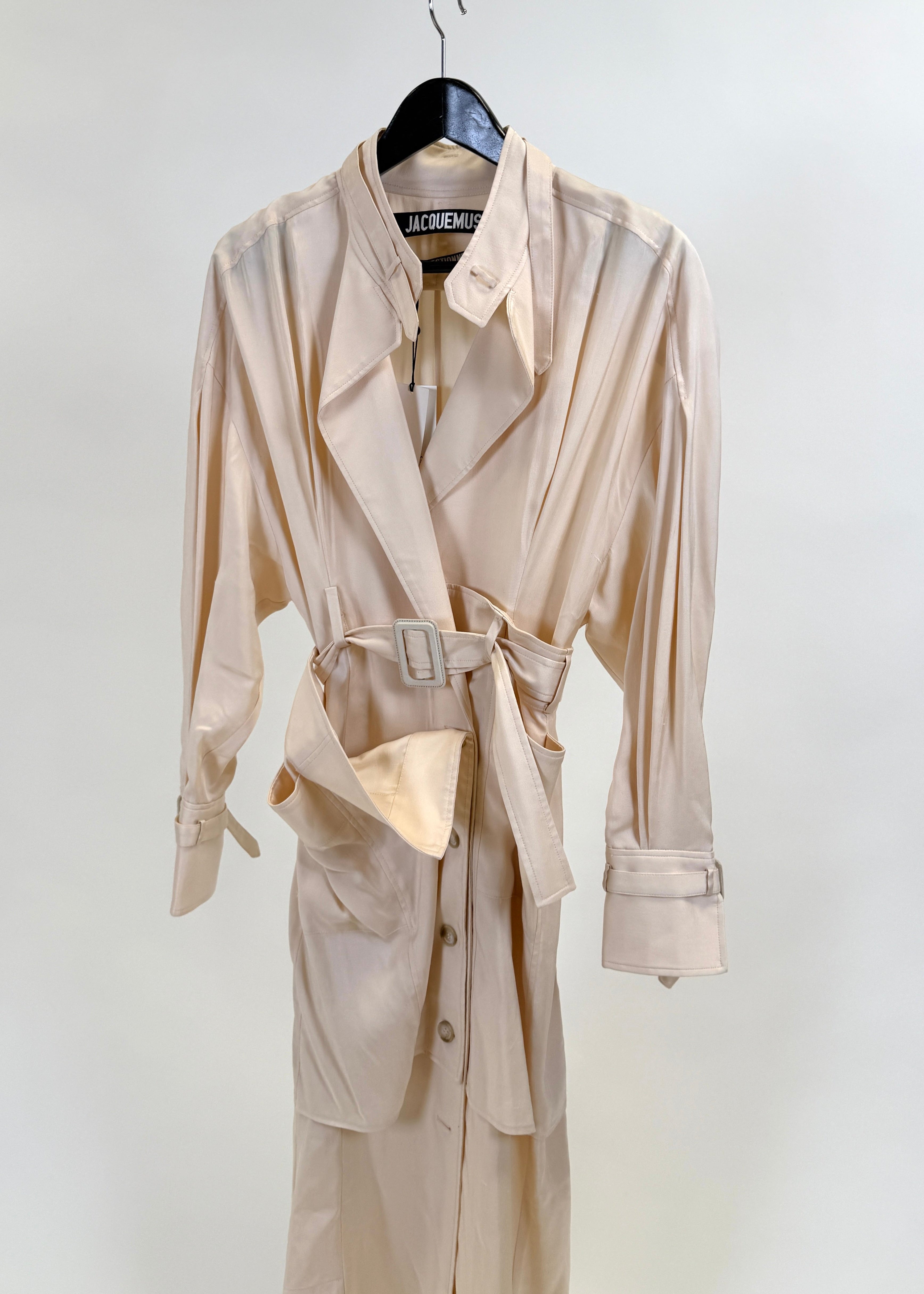 Jacquemus Trenchcoatkleid - Gr.36 Second Hand – Dear Berlin
