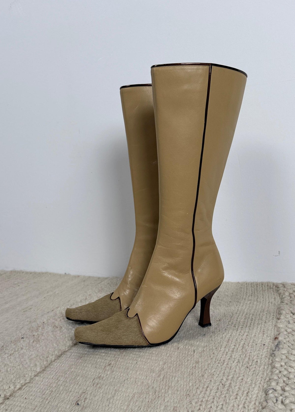 Hohe Stiefel aus Glattleder mit Felldetail-MCM-Dear Berlin