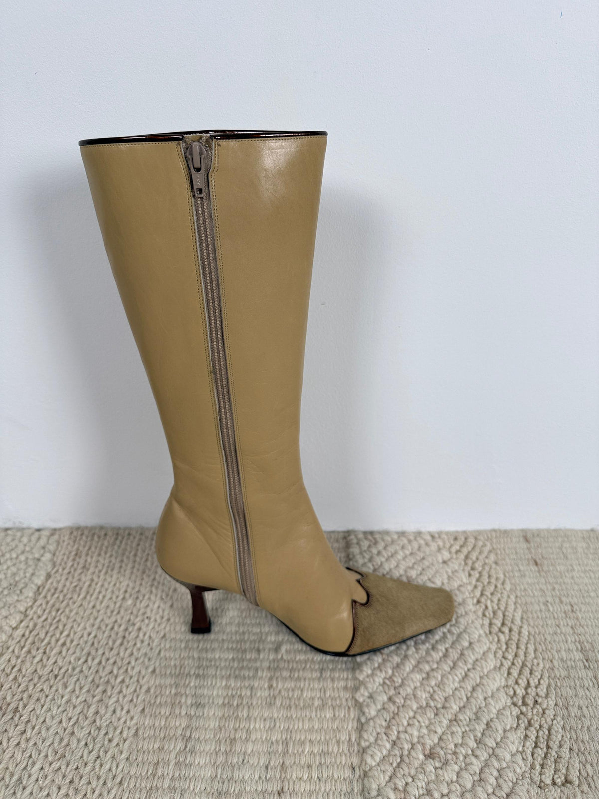 Hohe Stiefel aus Glattleder mit Felldetail-MCM-Dear Berlin