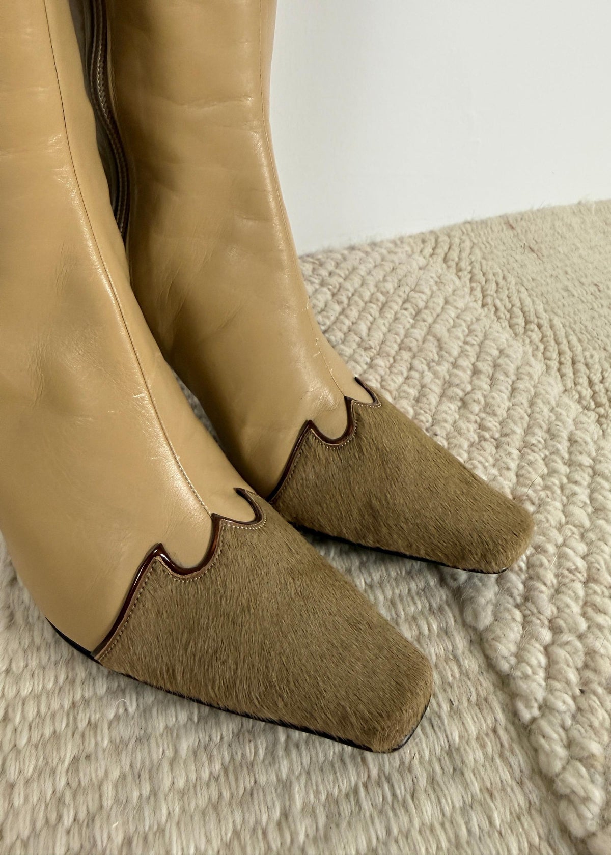 Hohe Stiefel aus Glattleder mit Felldetail-MCM-Dear Berlin