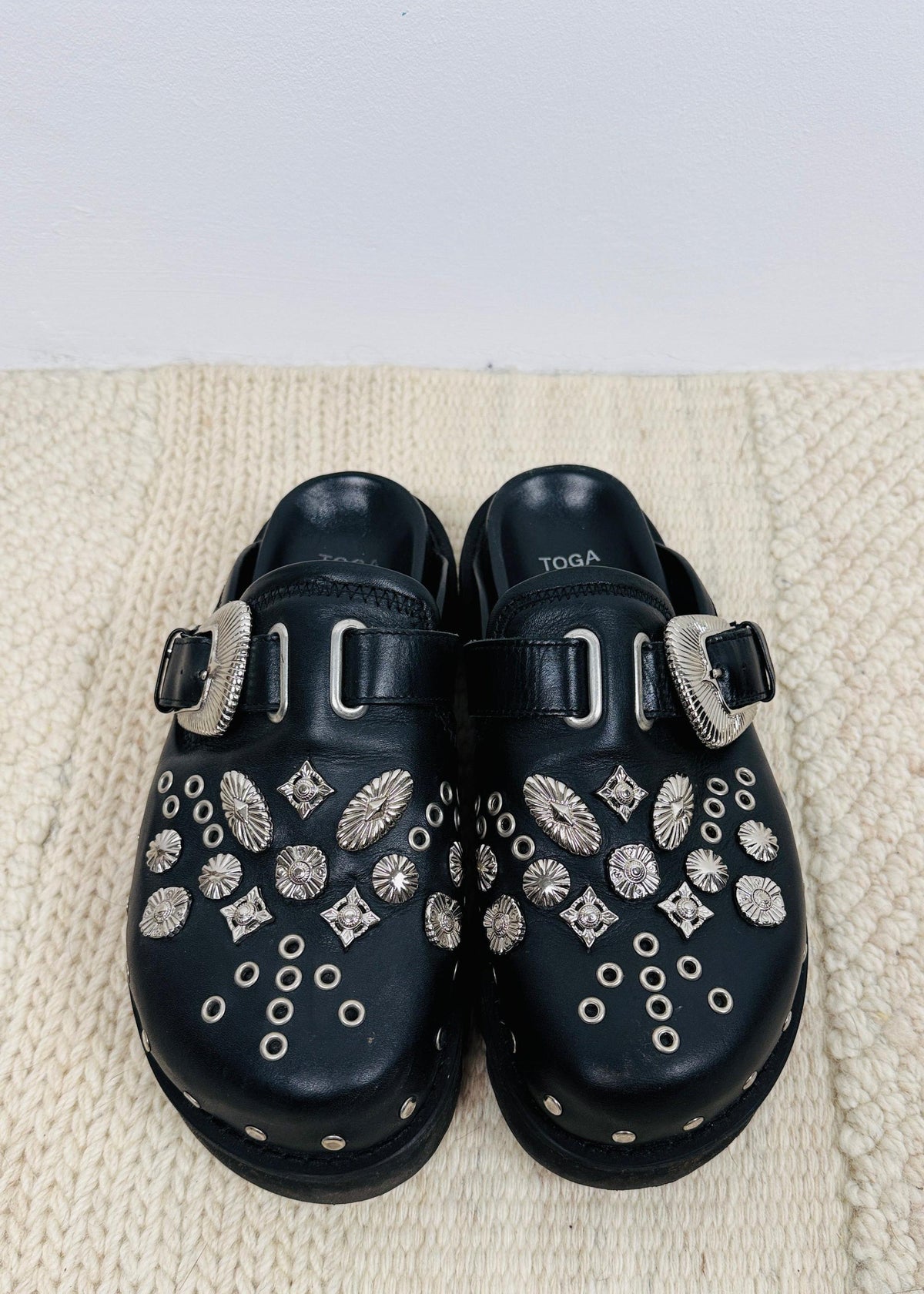 Toga Lederpantolette mit Nieten Second Hand – Dear Berlin