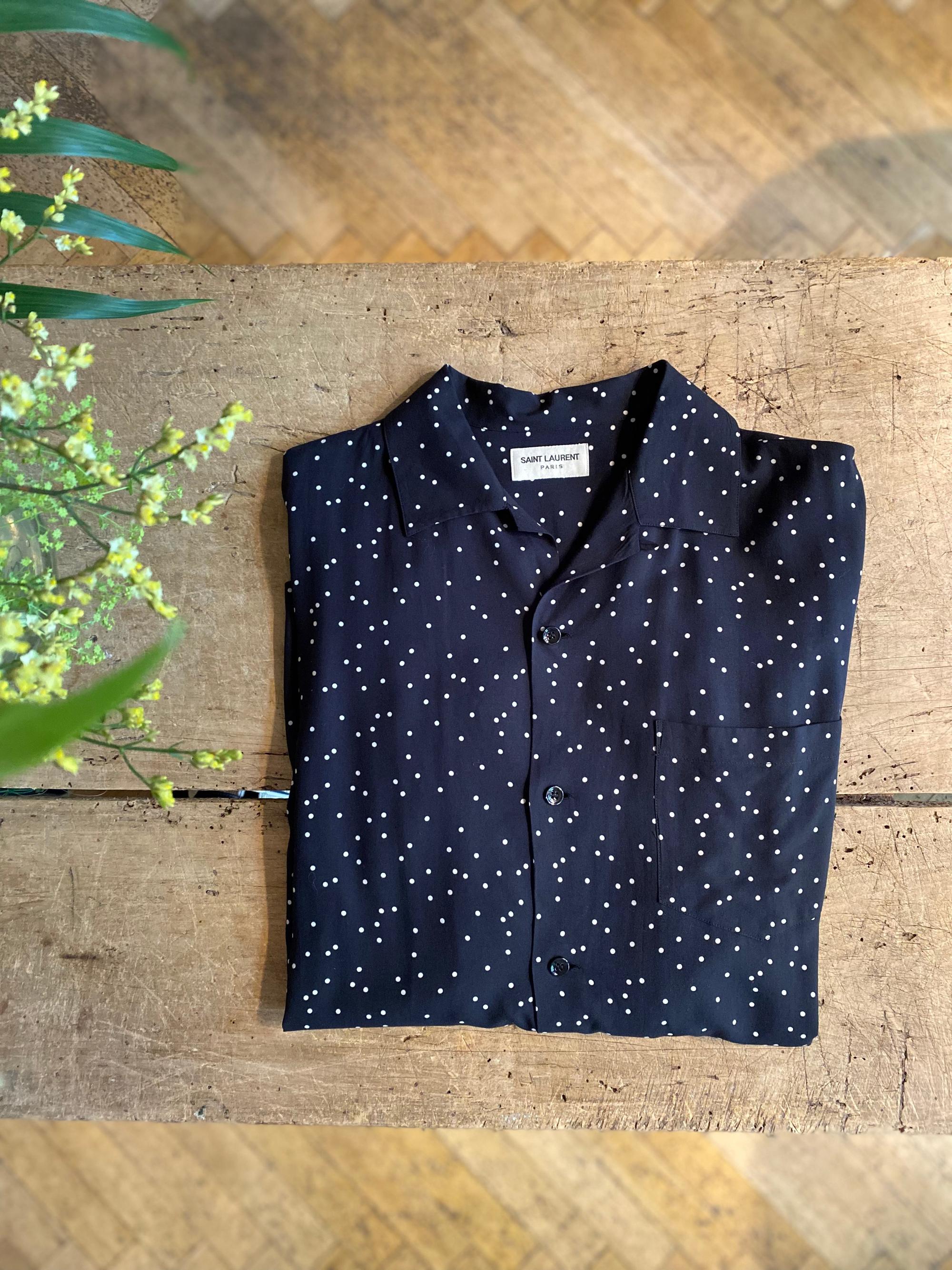Saint Laurent Schwarzes Hemd mit Polka Dots Second Hand – Dear Berlin