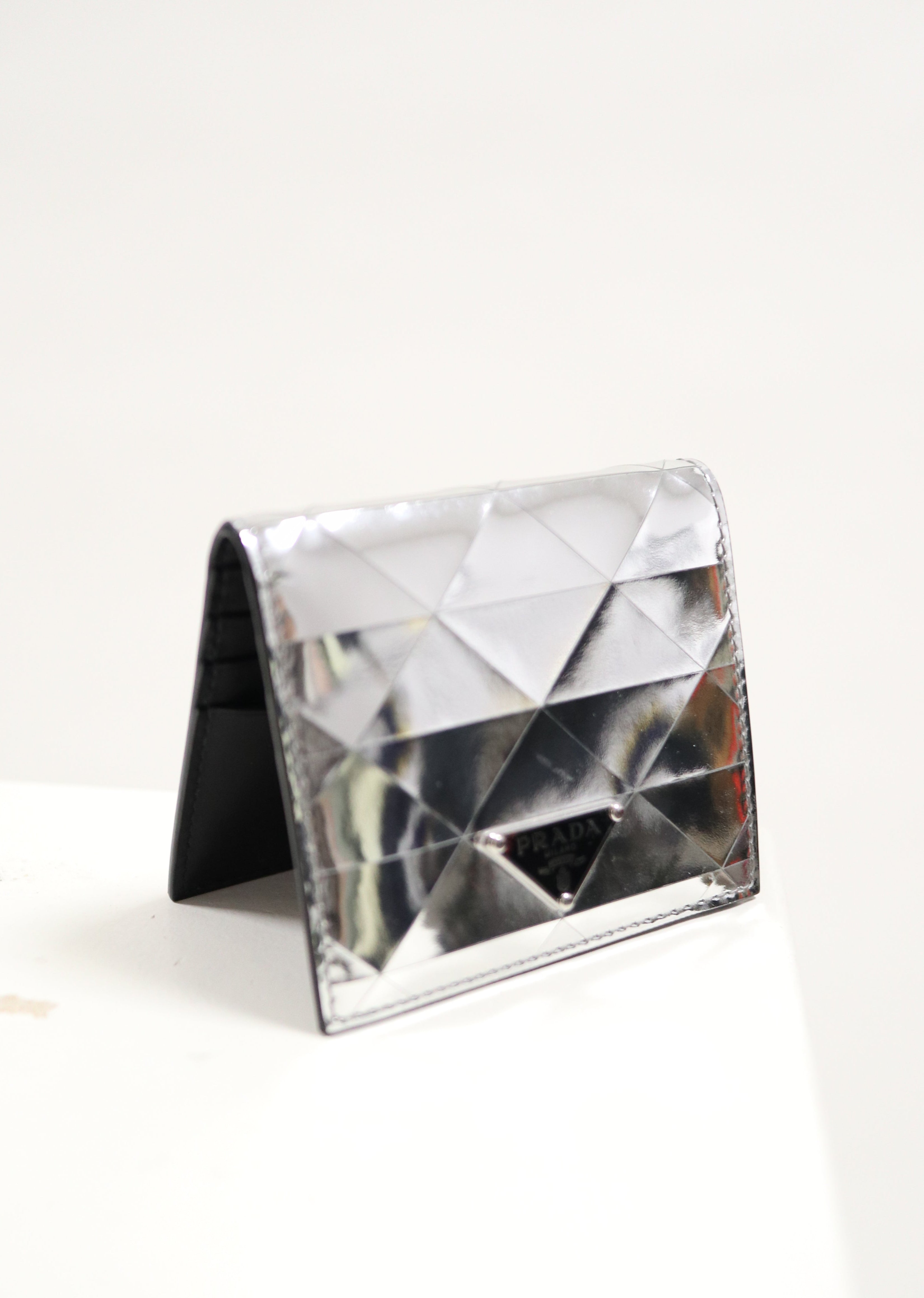Prada Bifold Wallet Second Hand – Dear Berlin