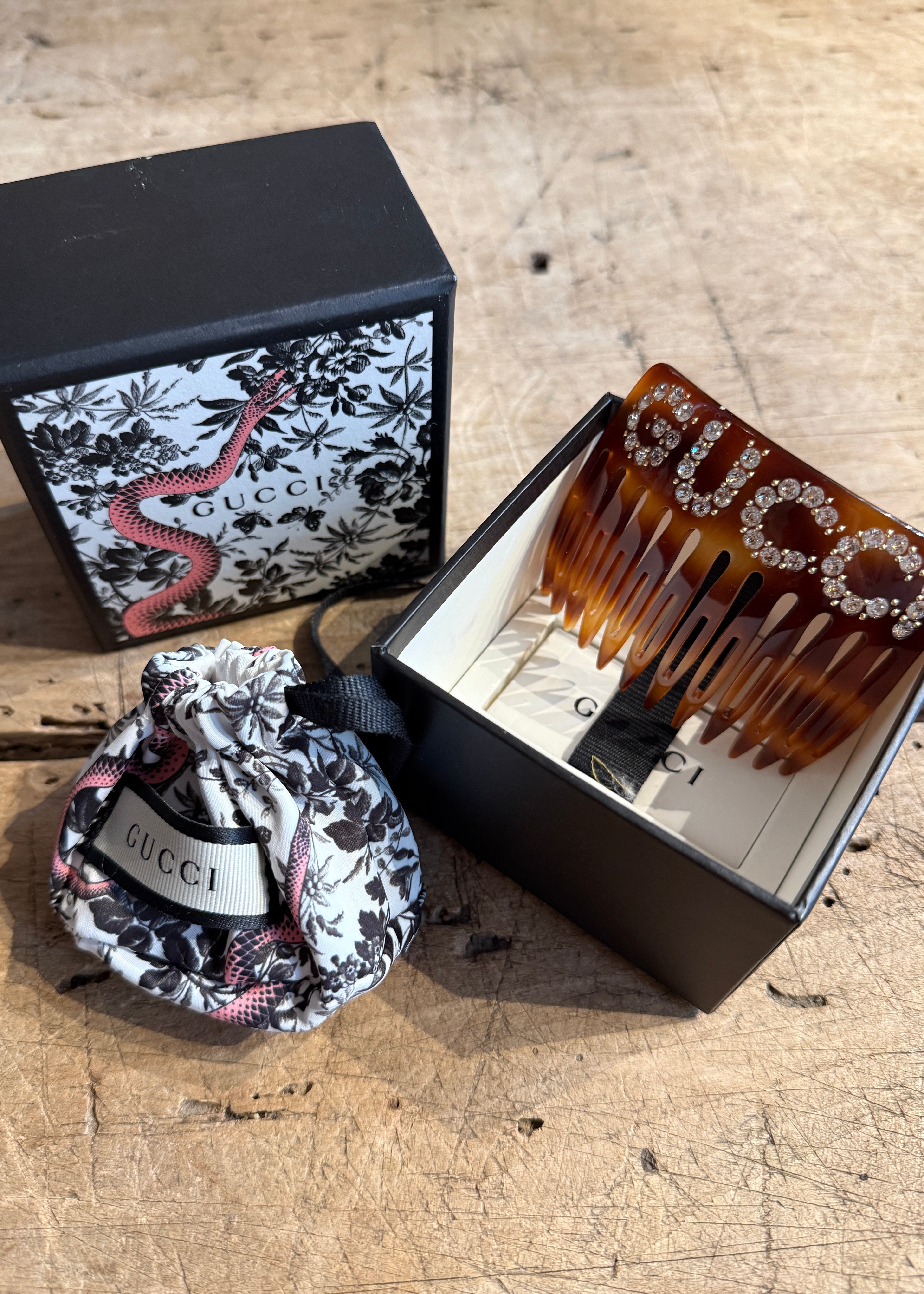 Gucci Hair Comb mit Swarovski-Steinen Second Hand – Dear Berlin