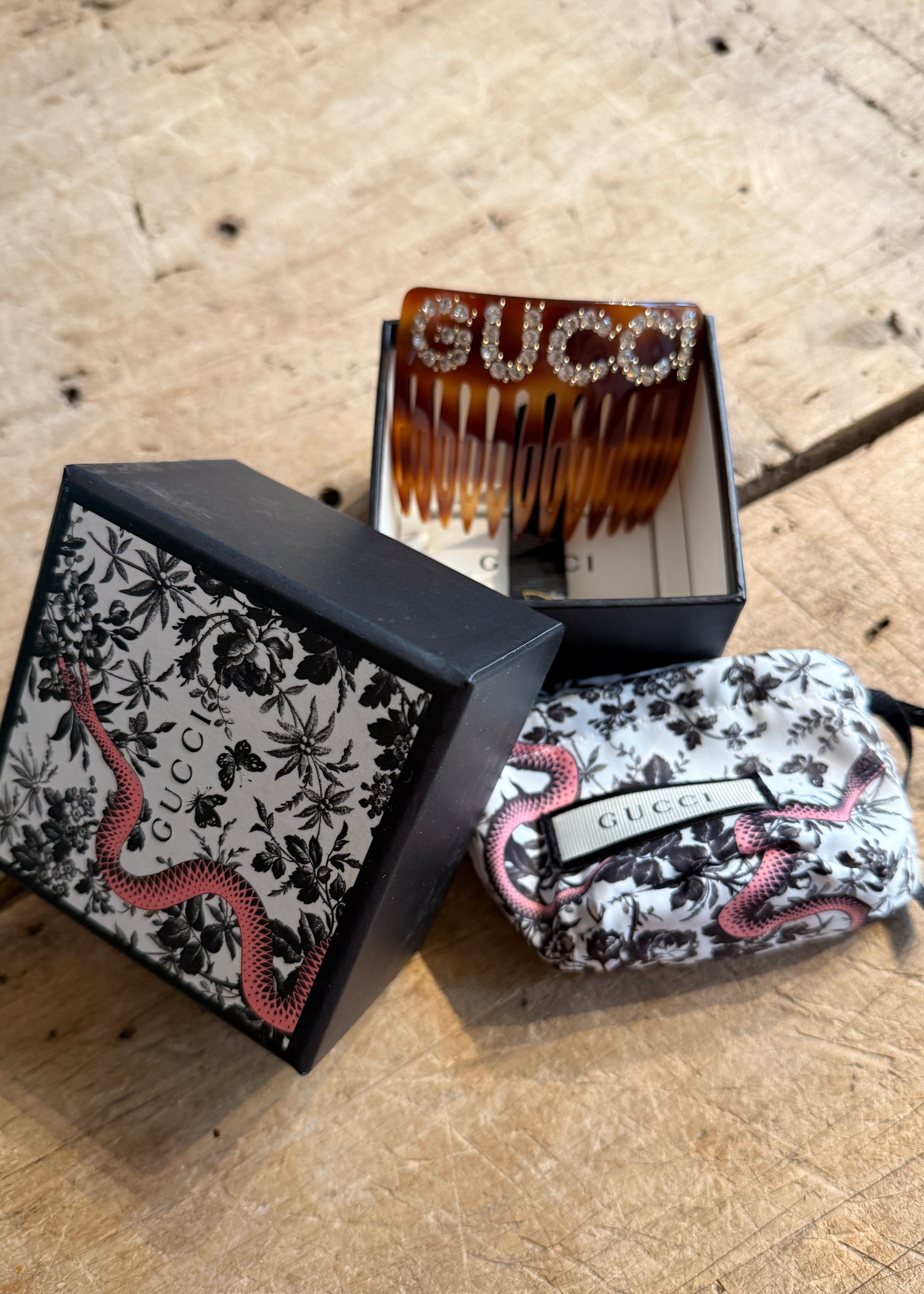 Gucci Hair Comb mit Swarovski-Steinen Second Hand – Dear Berlin