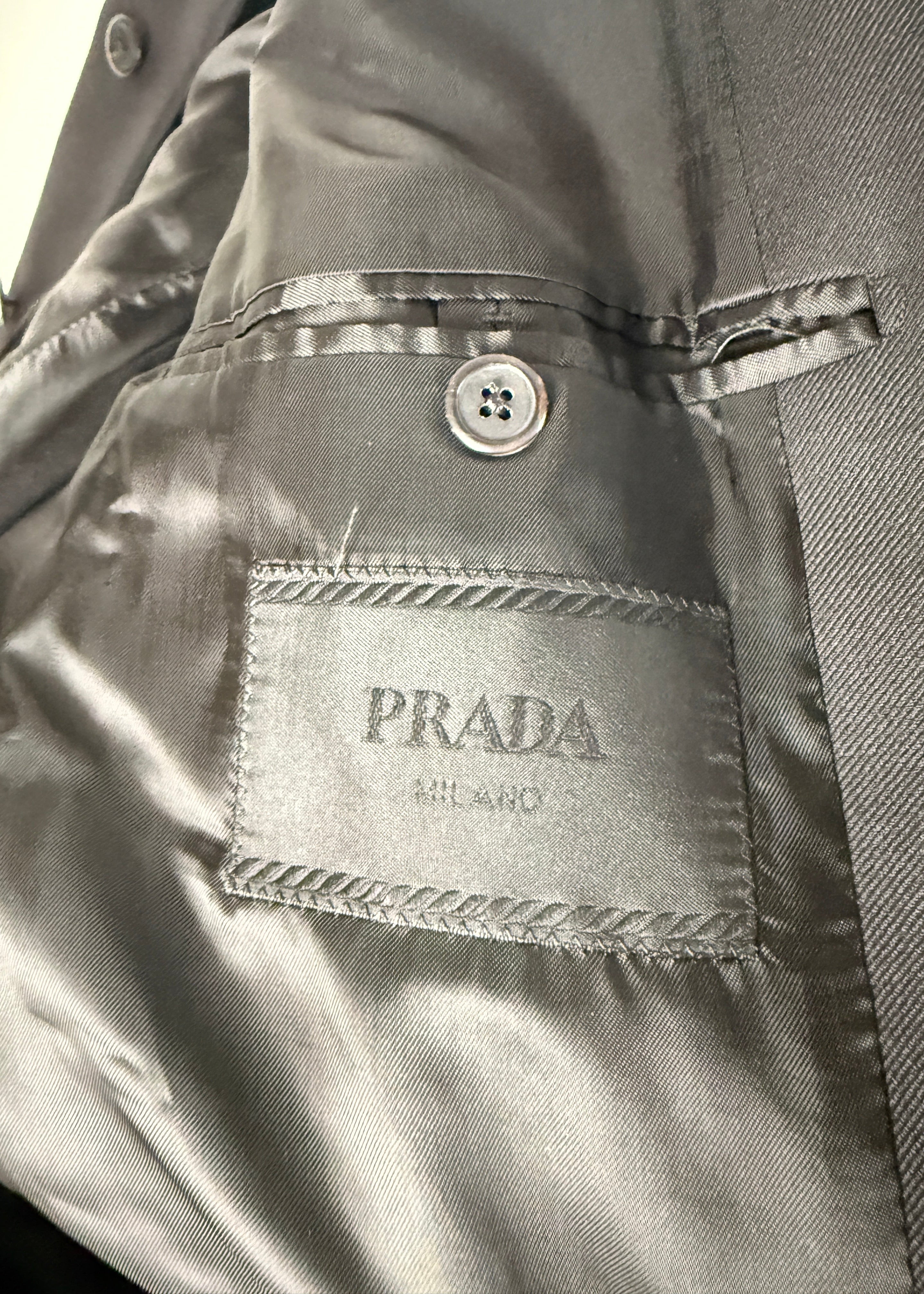Prada Blazer mit Triangle -Logo - Schwarz Second Hand – Dear Berlin