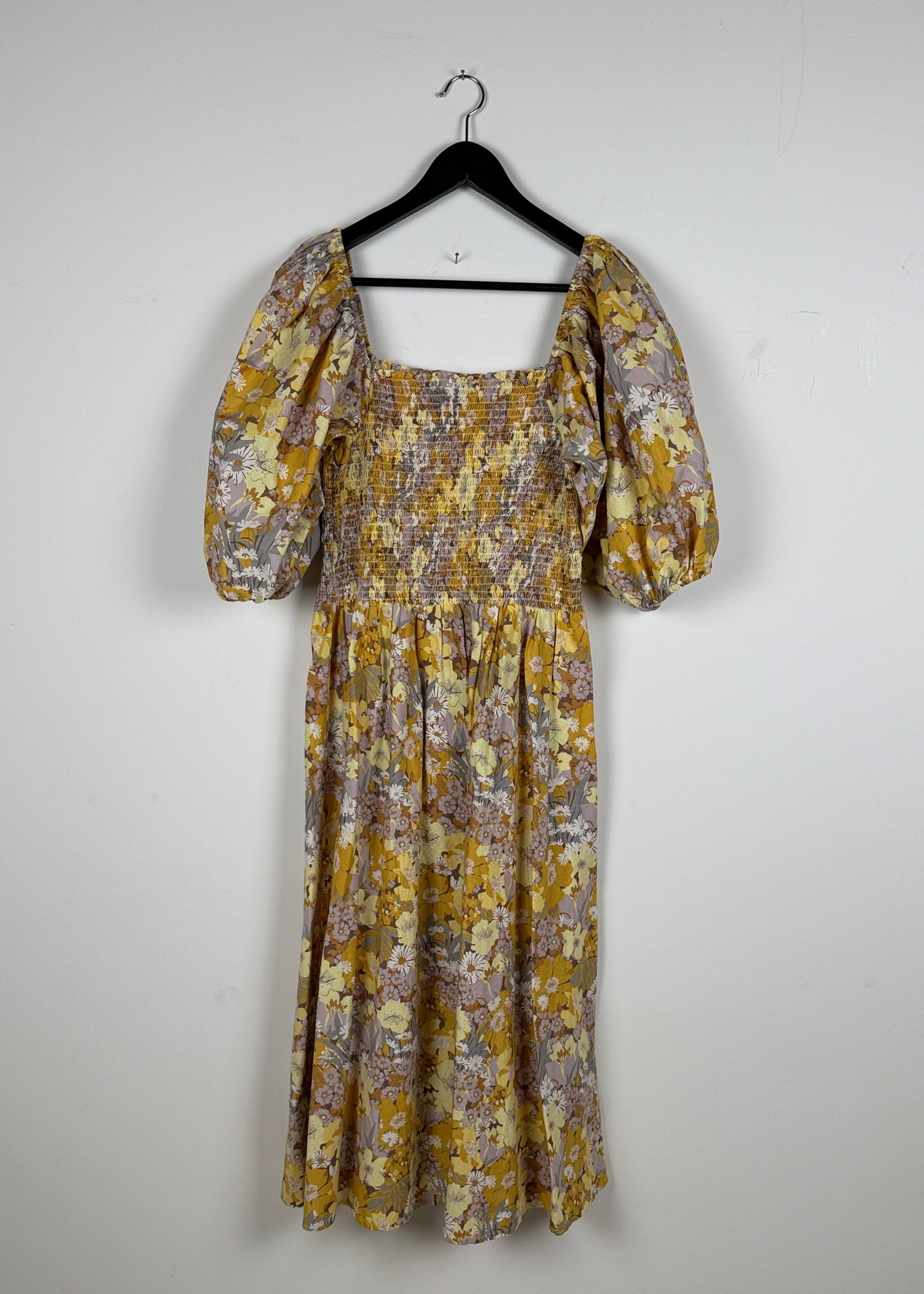 Stella Nova Gesmoktes Midikleid mit Puffärmeln Second Hand – Dear Berlin