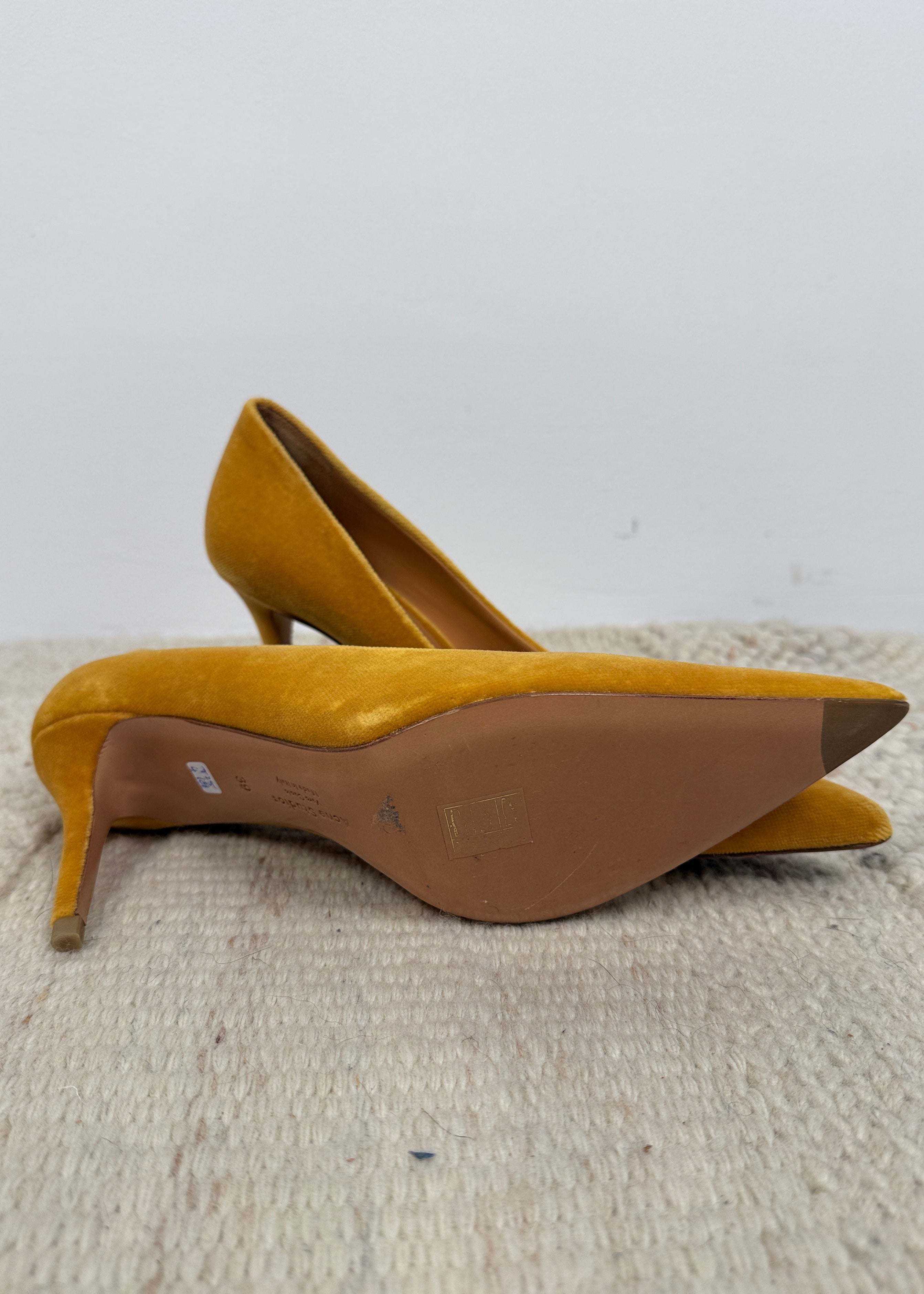 ACNE Spitze Pumps aus gelbem Samt Second Hand – Dear Berlin