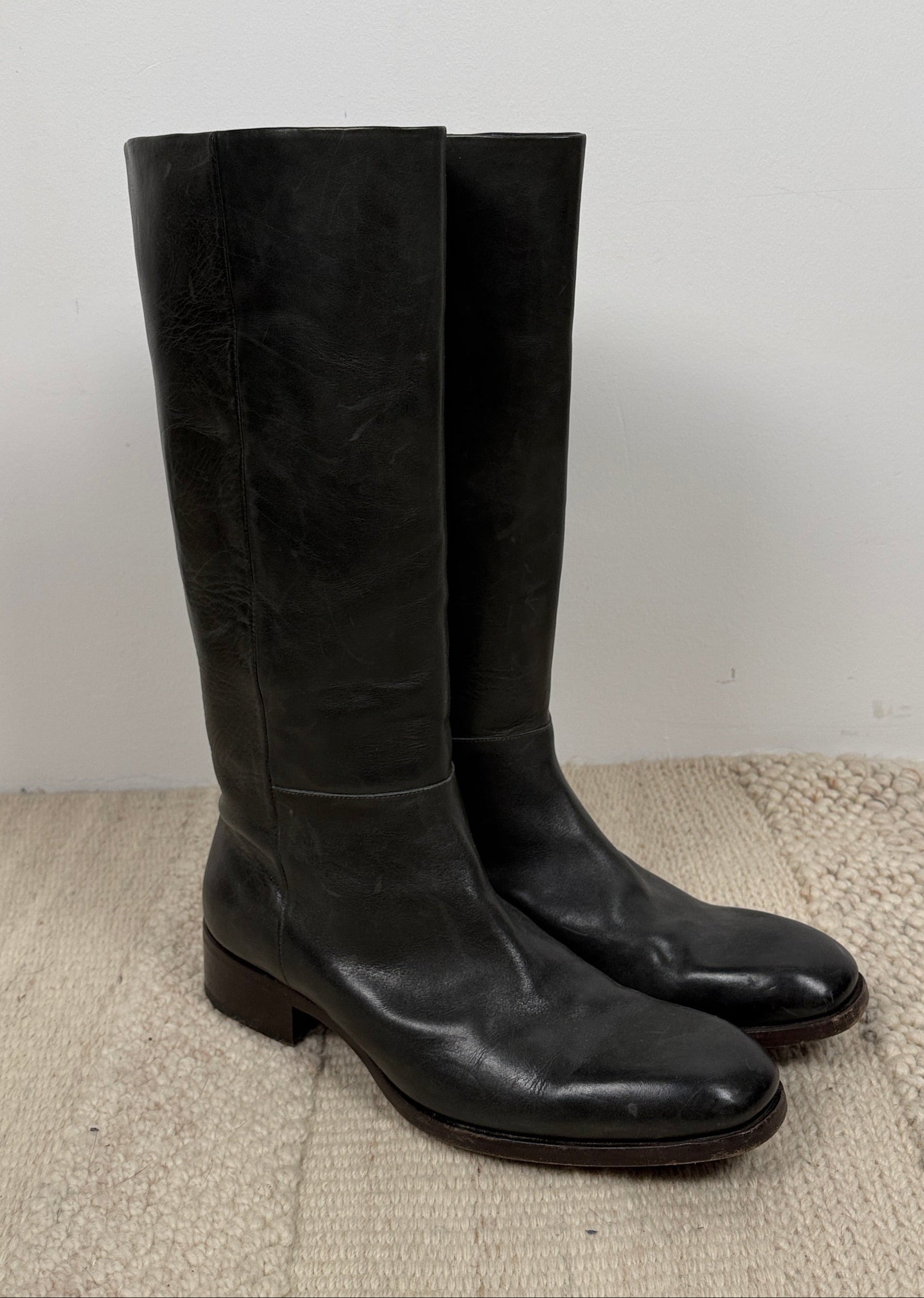 John Galliano Lederstiefel in schwarz Second Hand – Dear Berlin