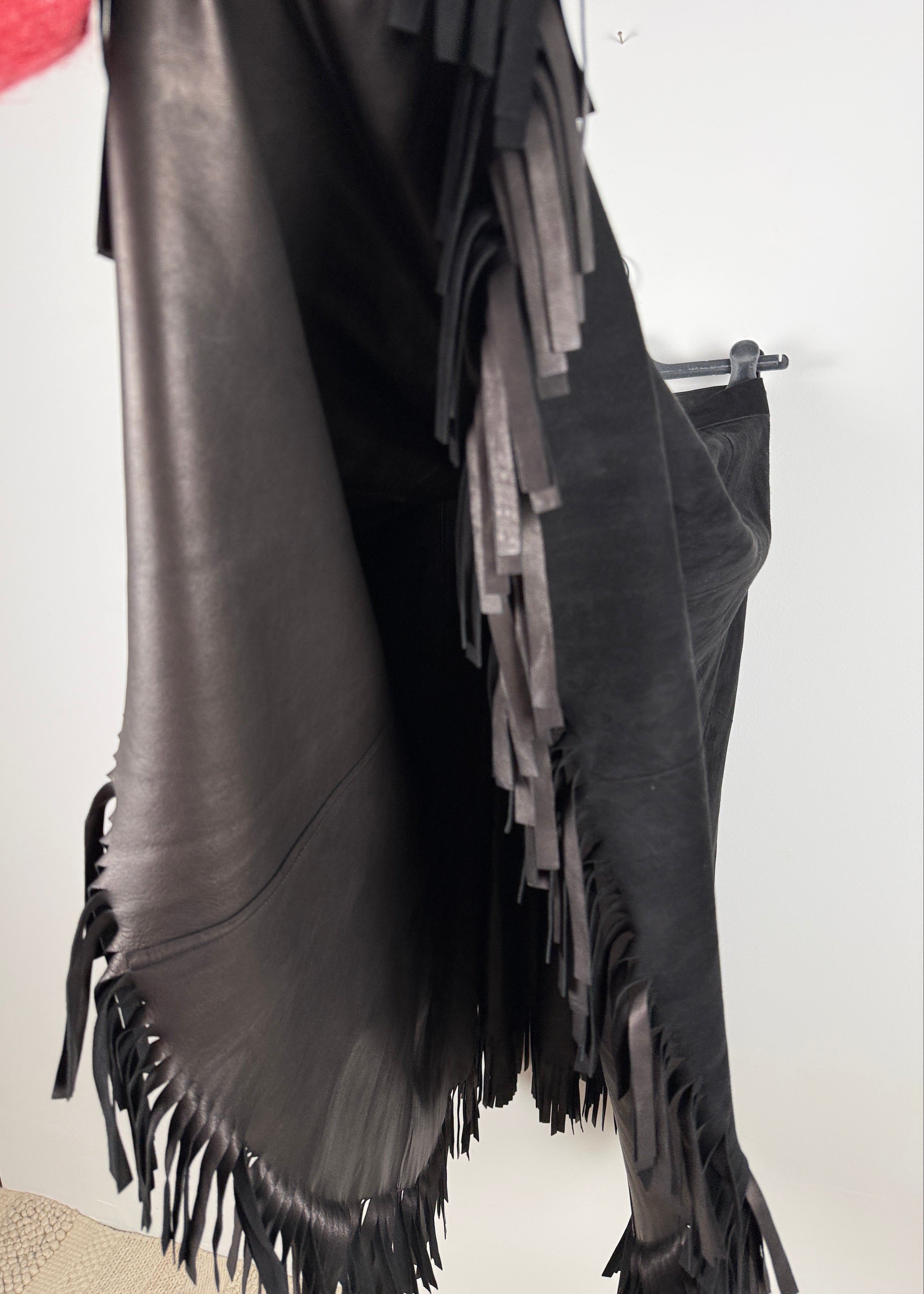 Dior Schwarzer Fransenrock aus weichem Leder Second Hand – Dear Berlin