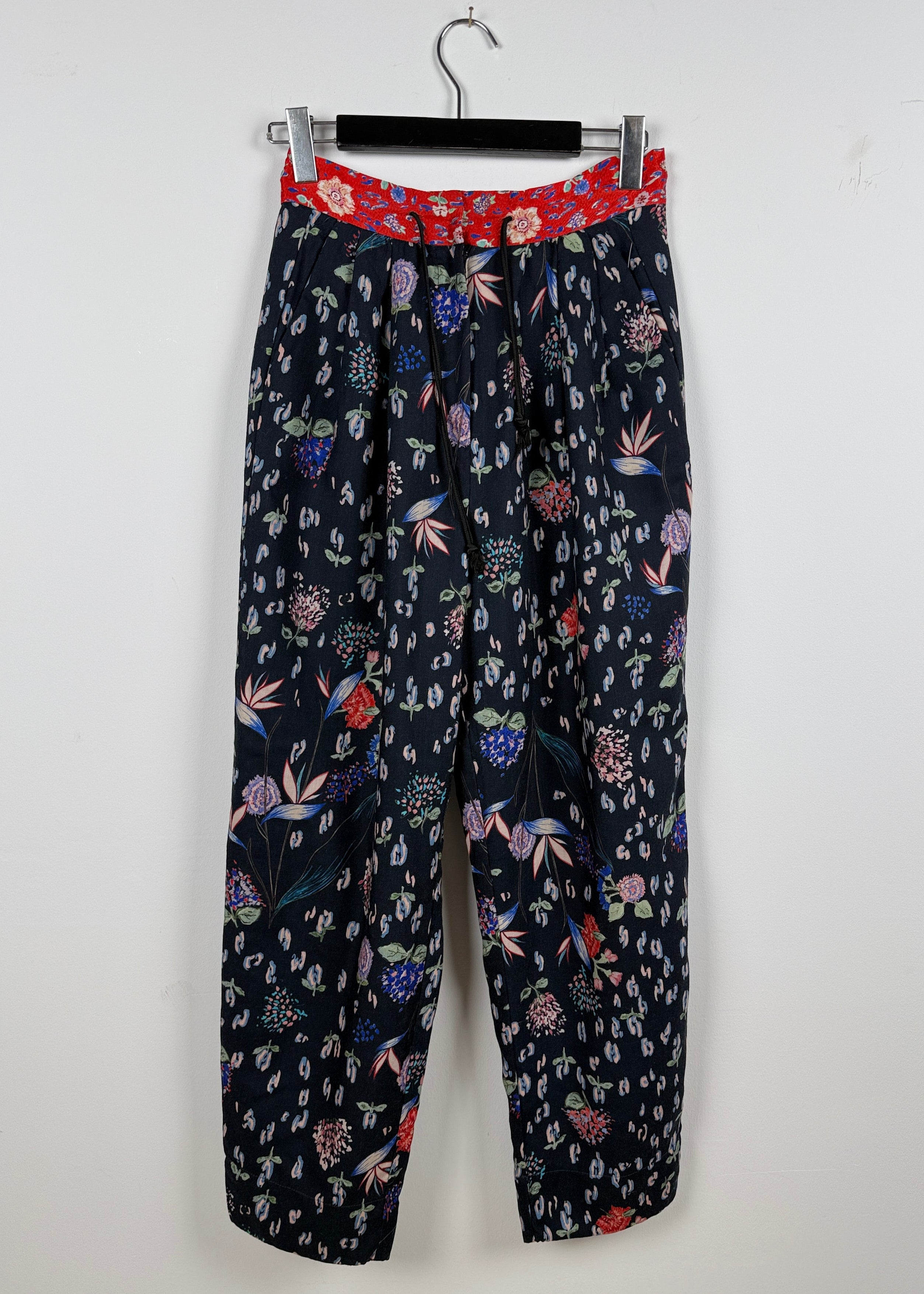 FORTE FORTE Feine Sommerhose mit Millefleur Muster Second Hand – Dear Berlin