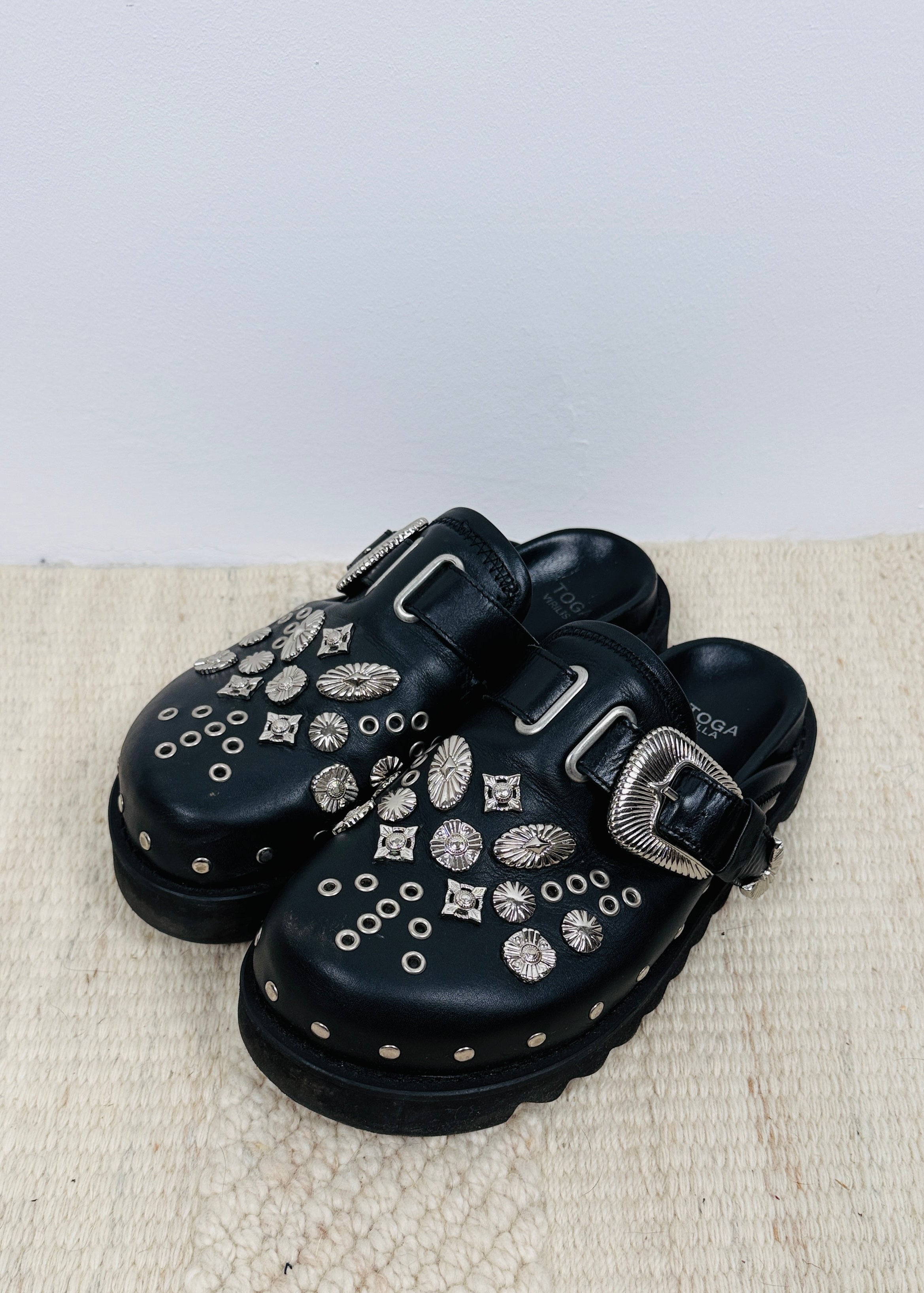 Toga Lederpantolette mit Nieten Second Hand – Dear Berlin