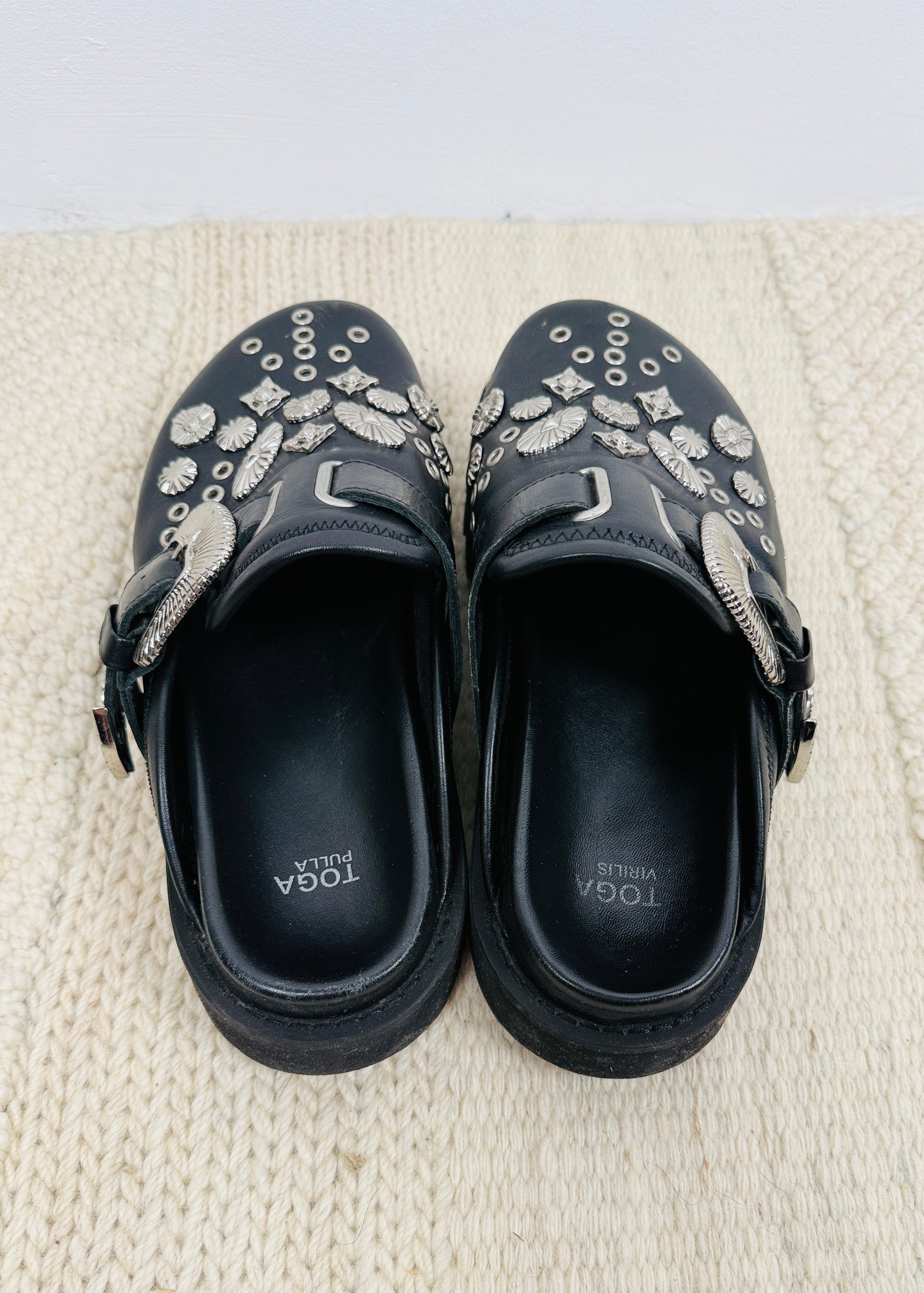 Toga Lederpantolette mit Nieten Second Hand – Dear Berlin