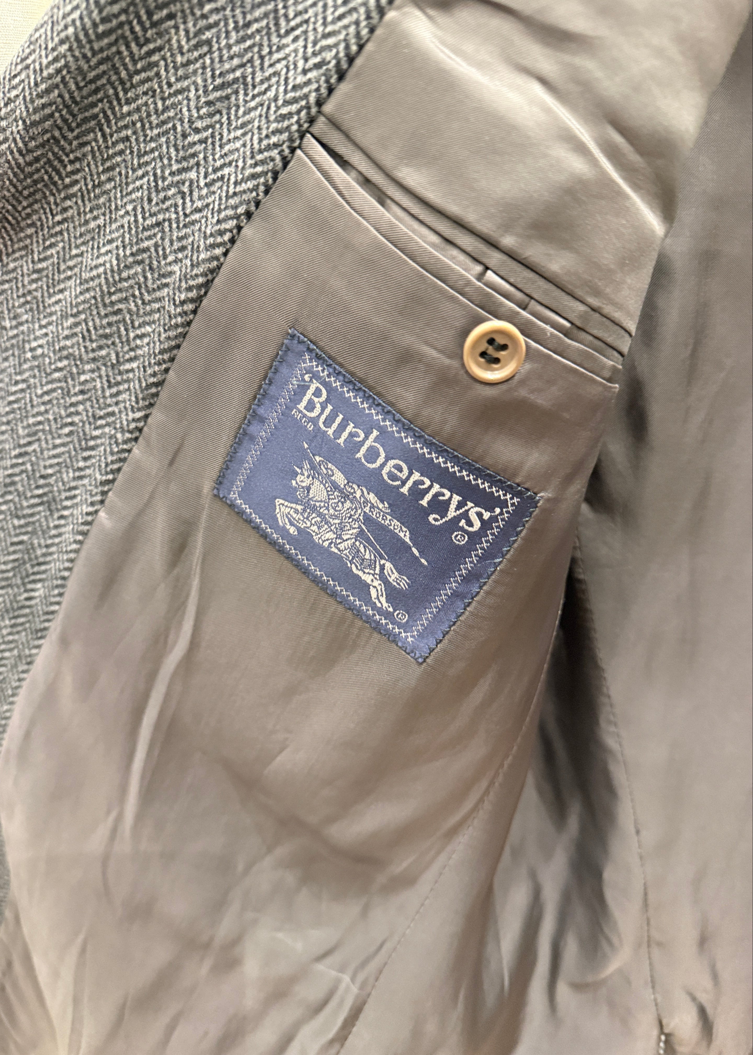 Burberry Graues Sakko mit Fischgrätmuster Second Hand – Dear Berlin
