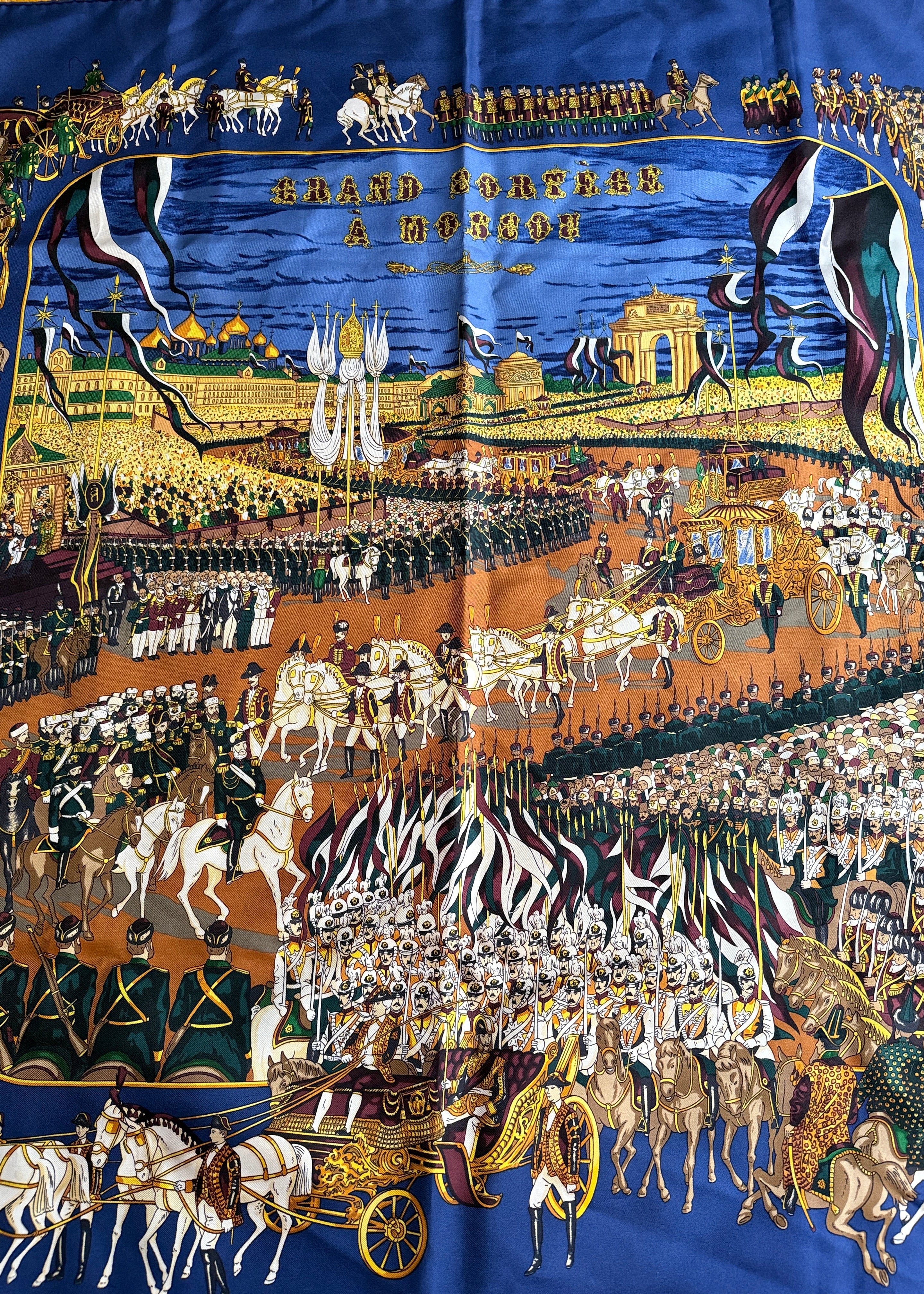 Seidentuch „Grand Cortège à Moscou“ Carré in Blau.