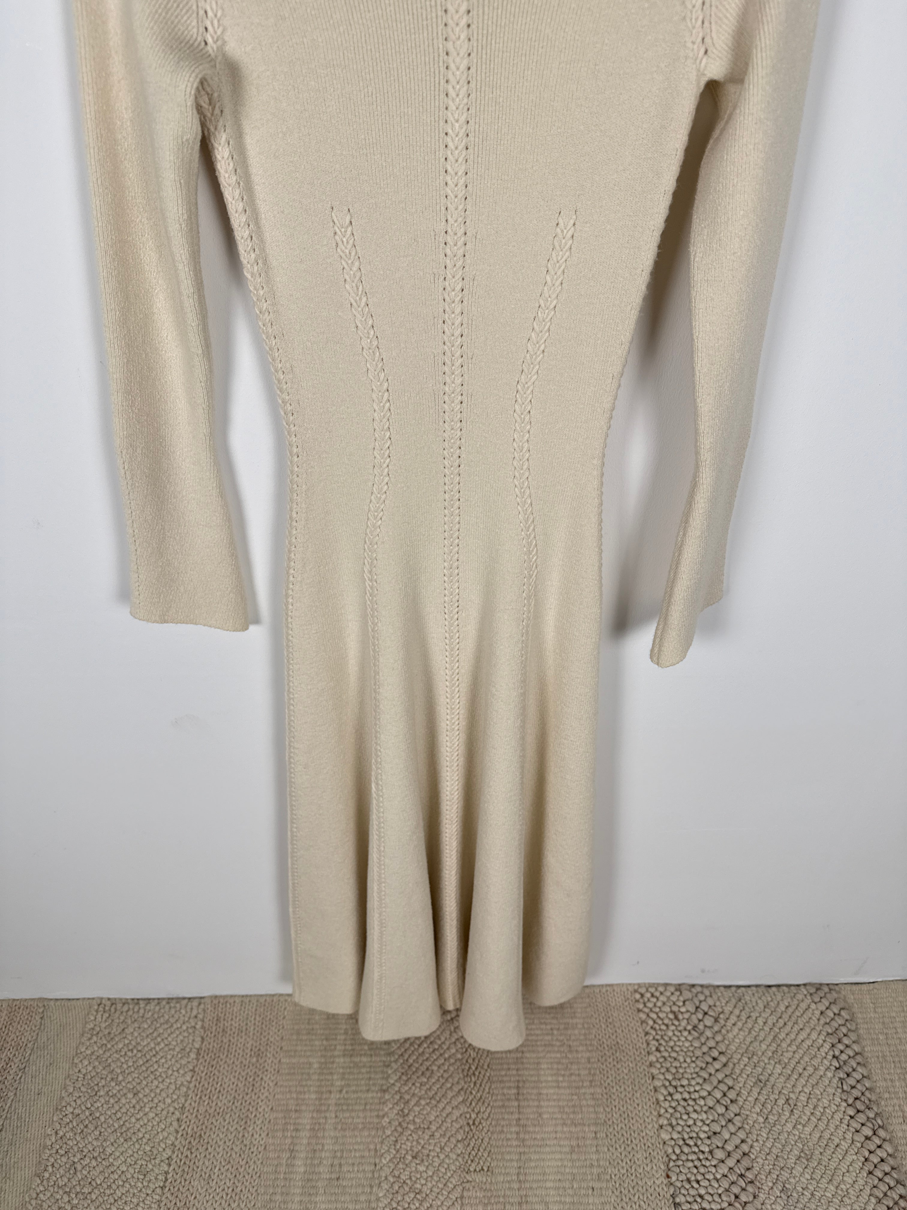 Langärmliges Maxikleid aus Strick.