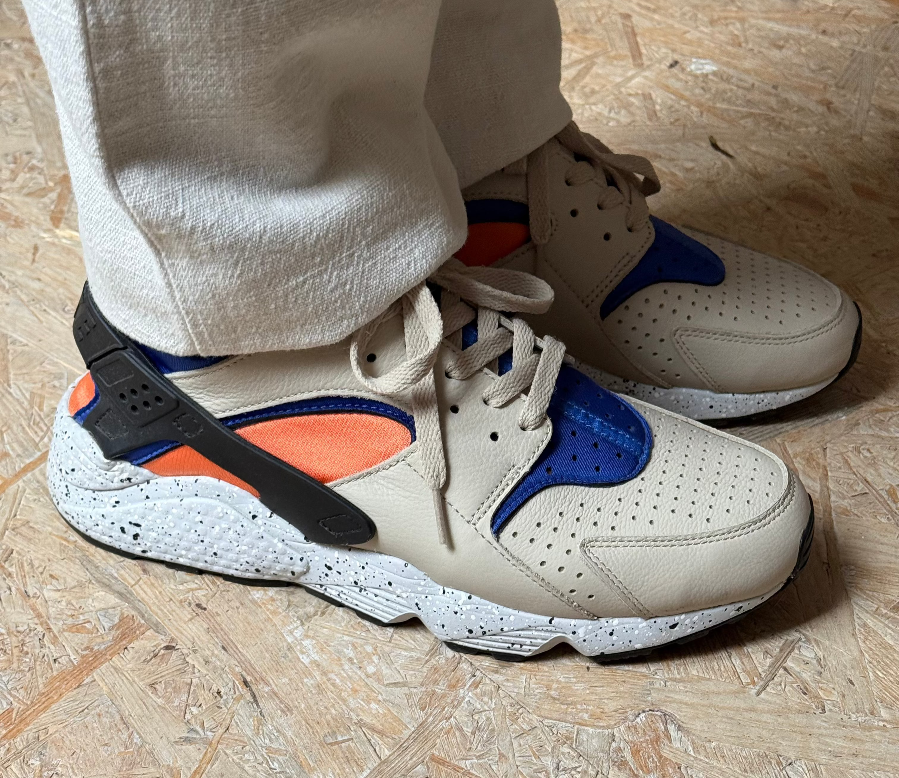 NIKE Sneaker