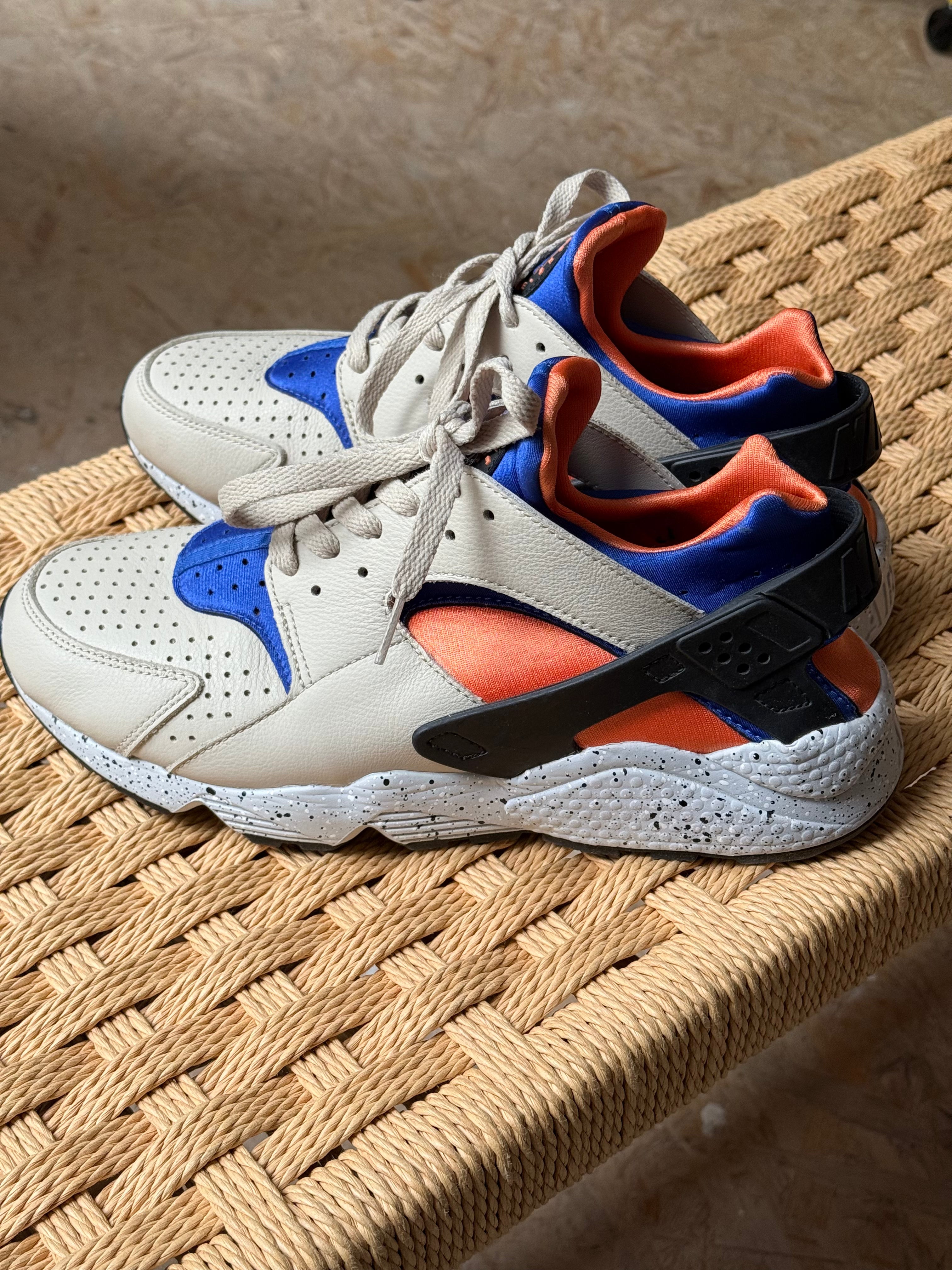 NIKE Sneaker