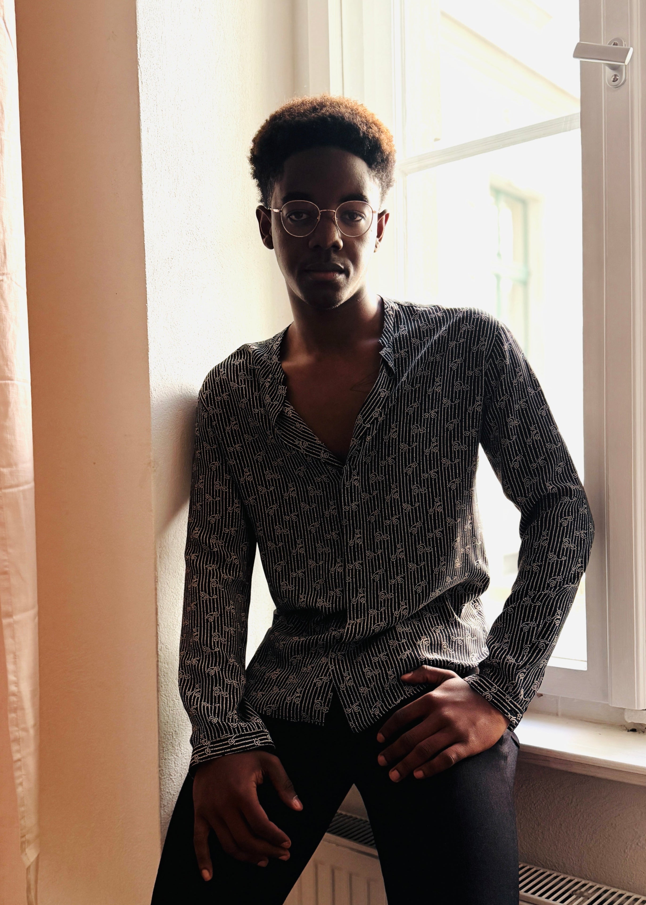 Saint Laurent Seidenhemd mit Ausschnitt Second Hand – Dear Berlin