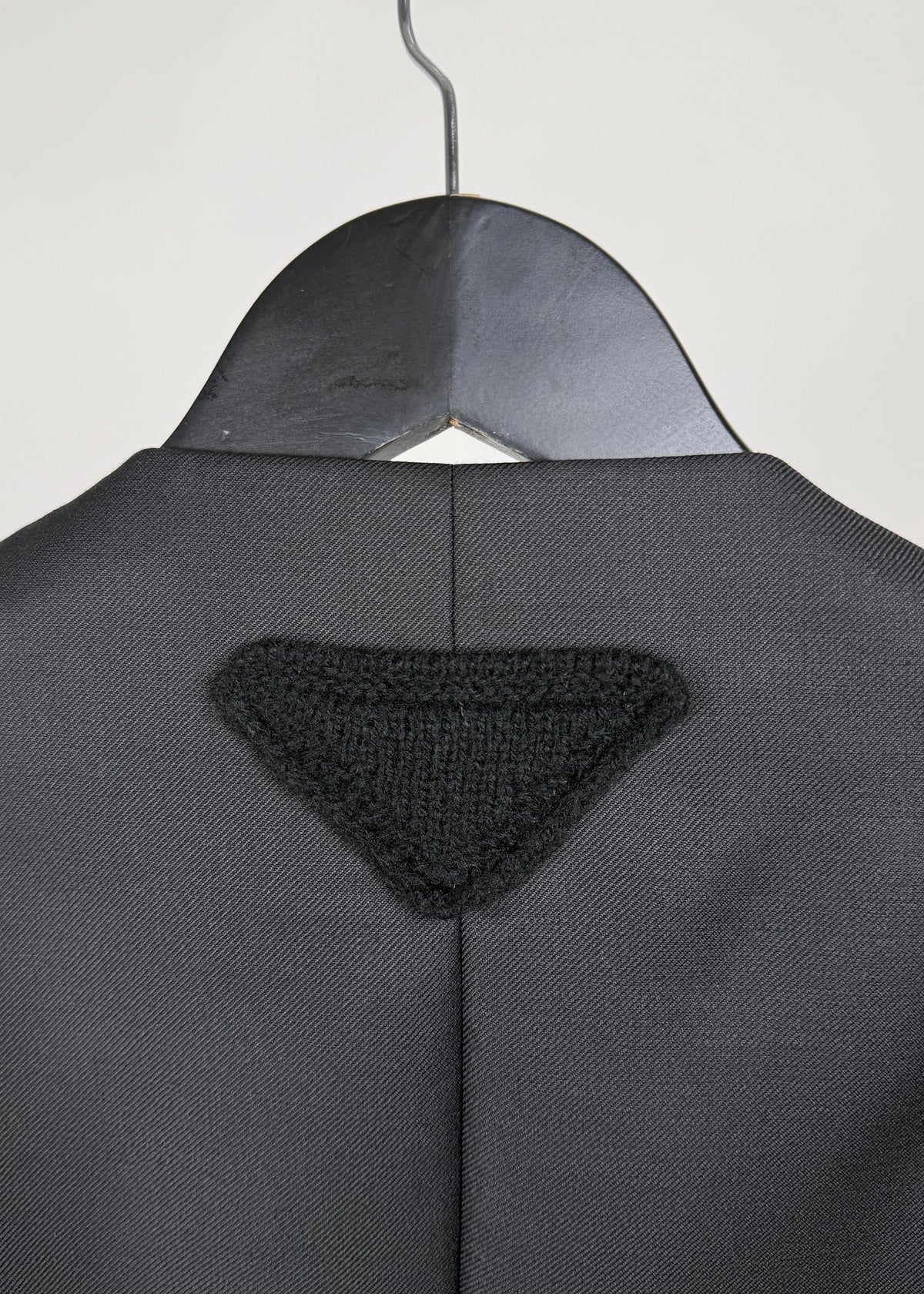 Prada Blazer mit Triangle -Logo - Schwarz Second Hand – Dear Berlin