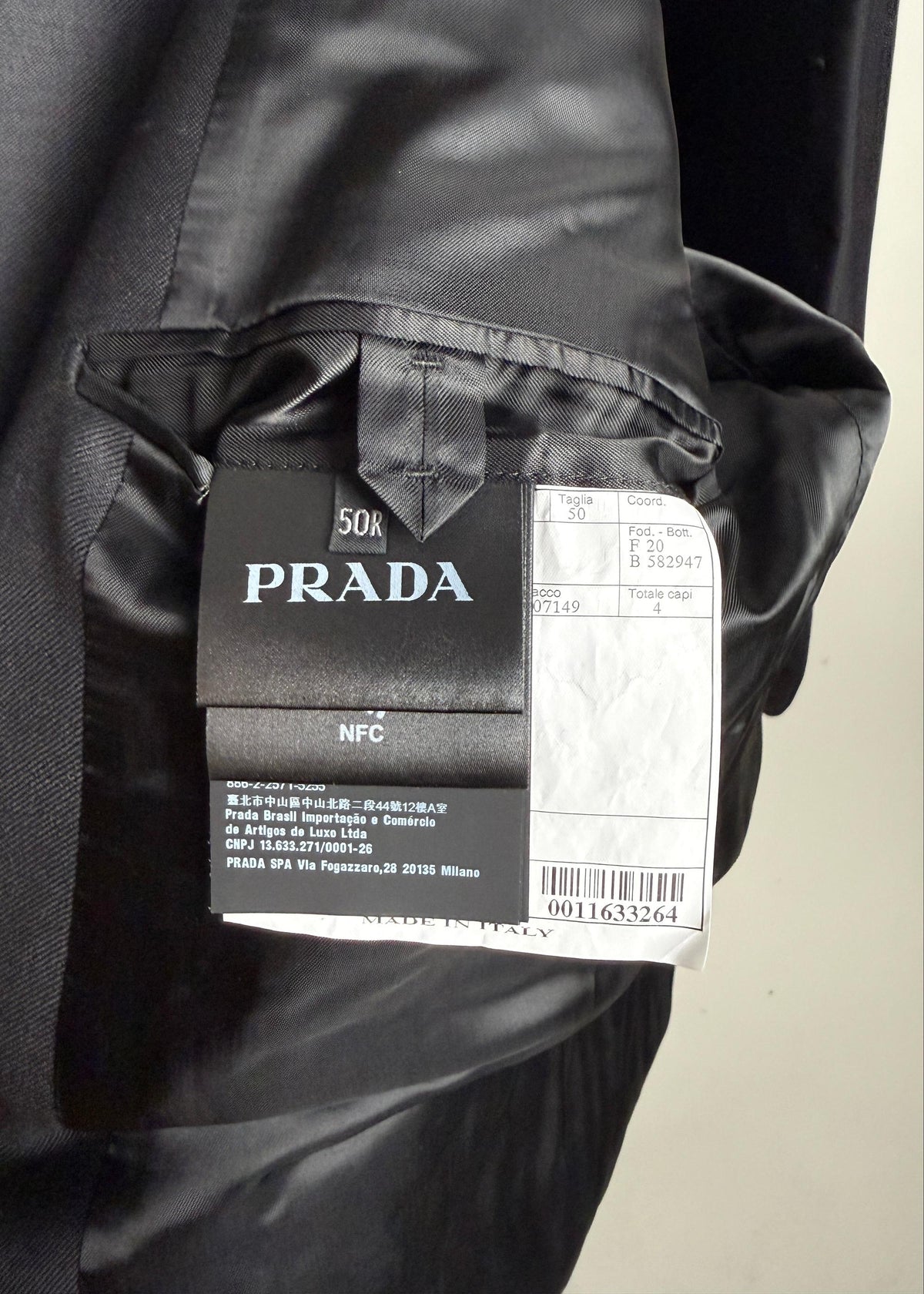 Prada Blazer mit Triangle -Logo - Schwarz Second Hand – Dear Berlin