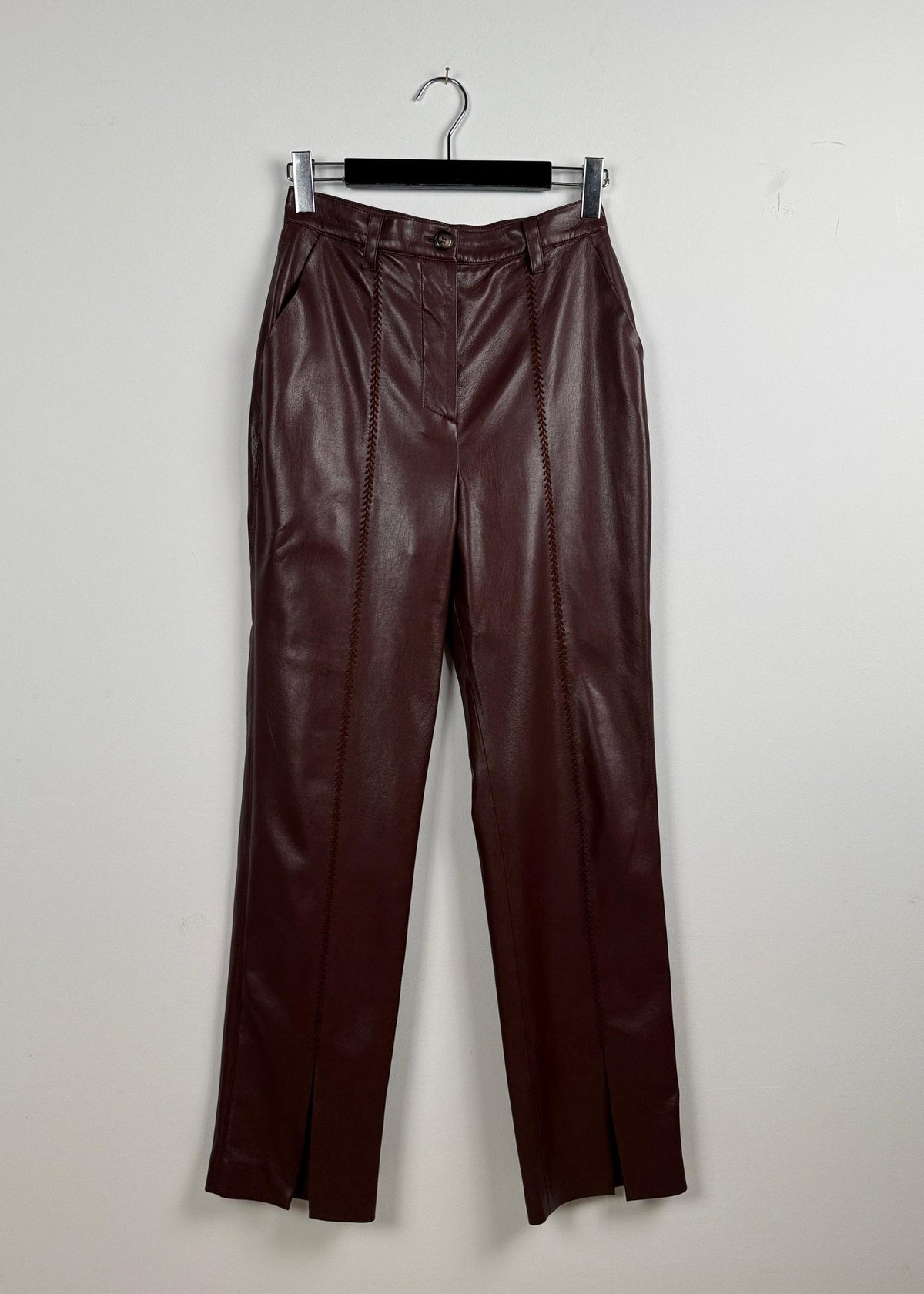 Nanushka Kastanienbraune Hose mit geradem Bein und Ziernähten Second Hand – Dear Berlin