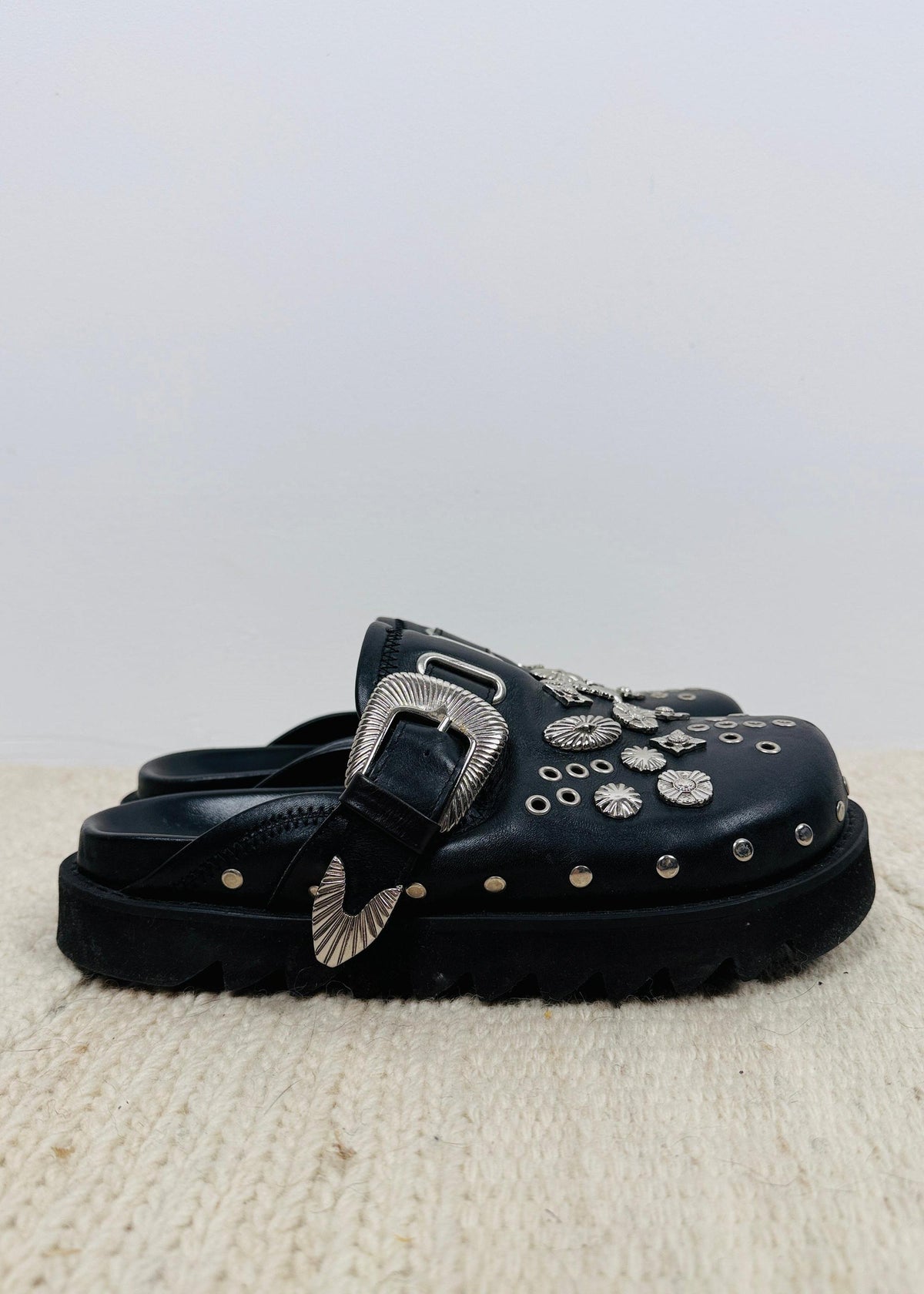 Toga Lederpantolette mit Nieten Second Hand – Dear Berlin