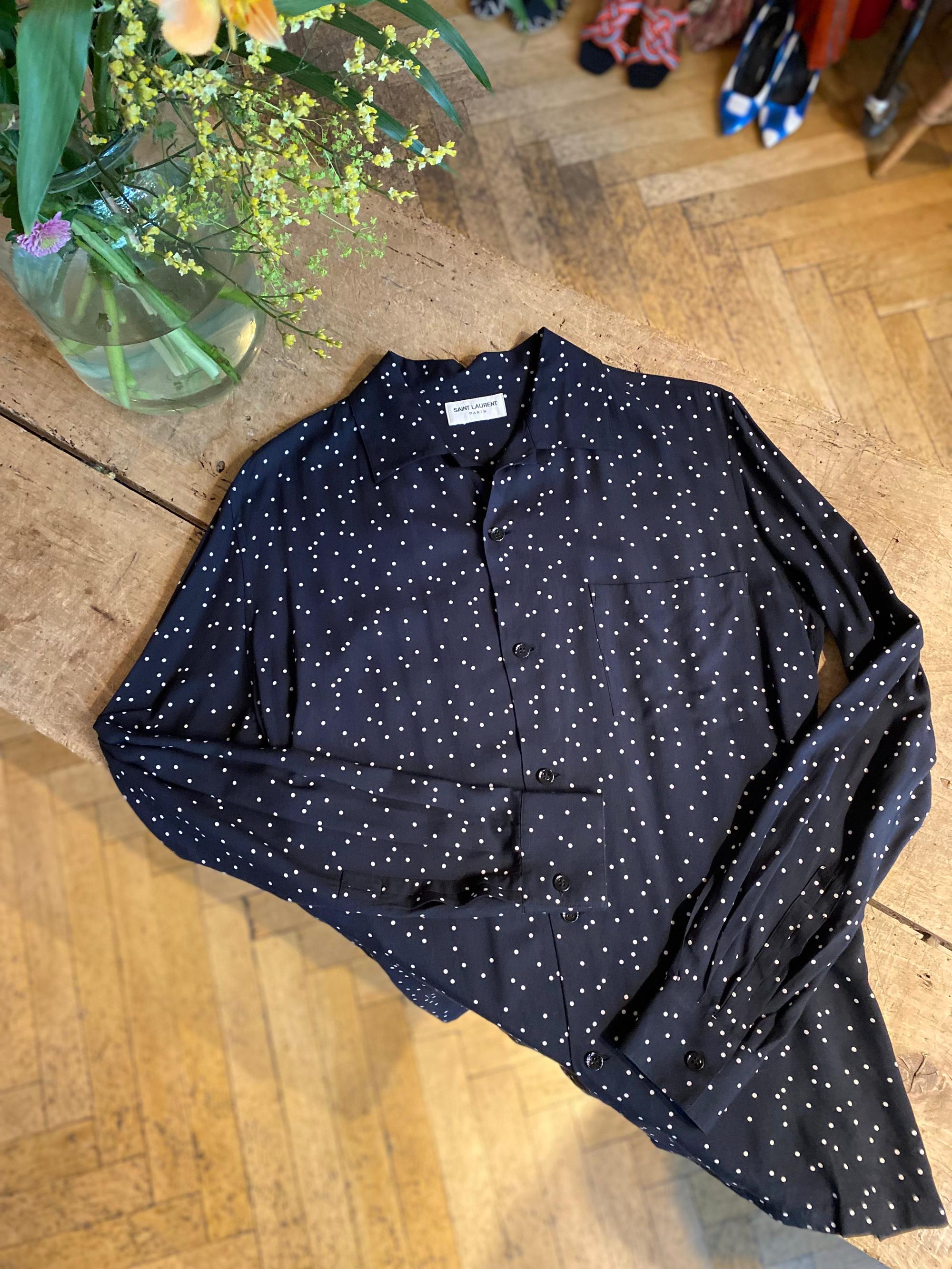 Saint Laurent Schwarzes Hemd mit Polka Dots Second Hand – Dear Berlin