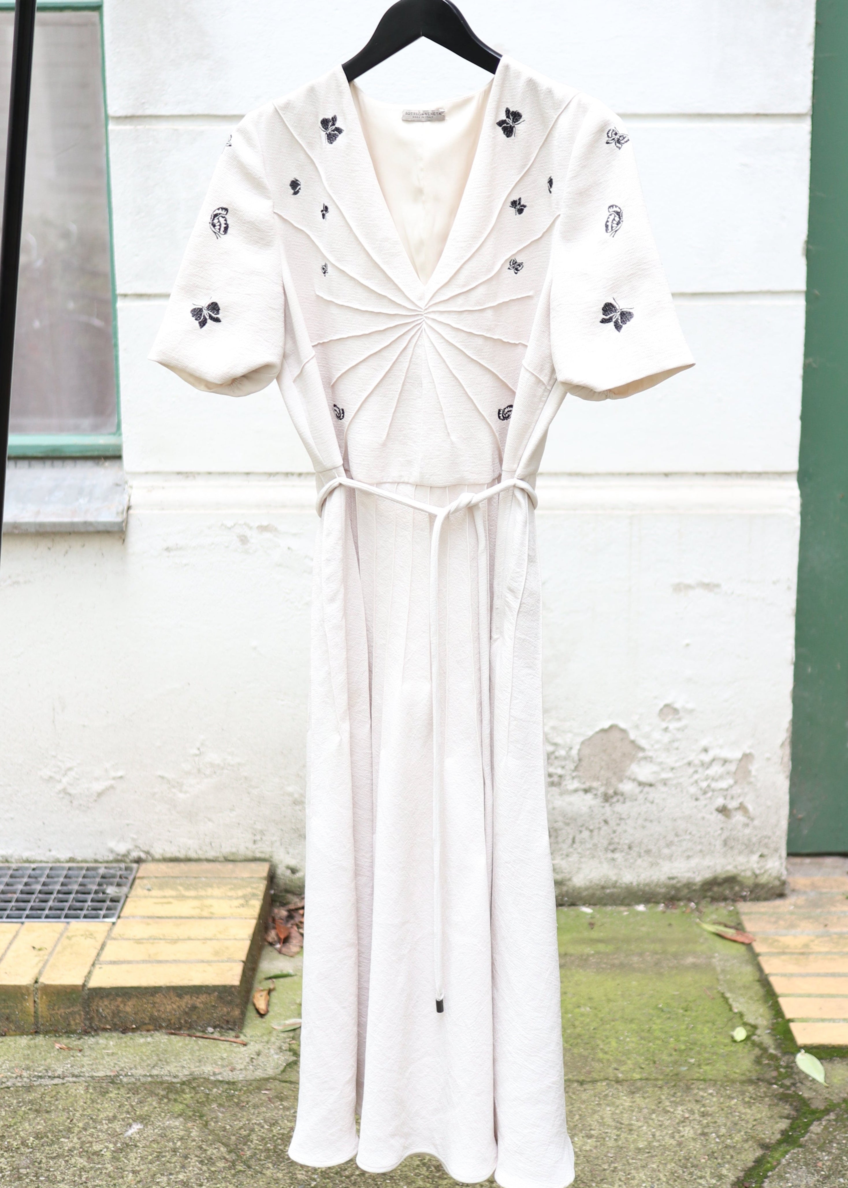 Bottega Veneta tailliertes V- Neck Dress, dt 38 Second Hand – Dear Berlin